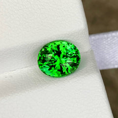 bright-green-tsavorite-garnet-2-25ct-tanzania-oval