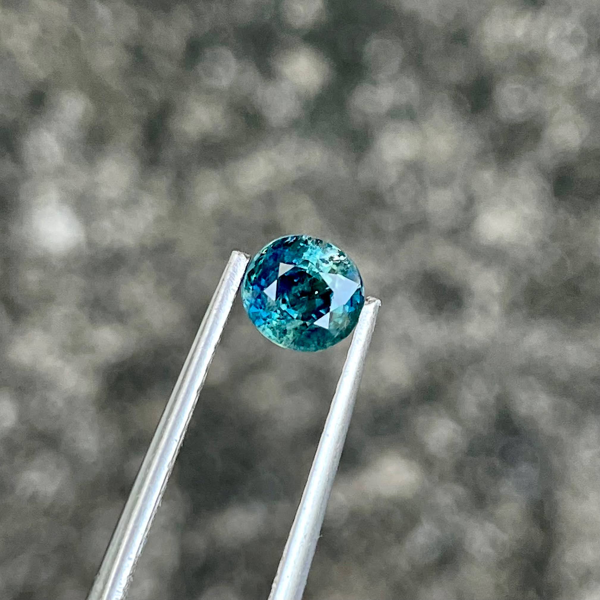 1.08 Carats Teal Sapphire Gem Oval Cut