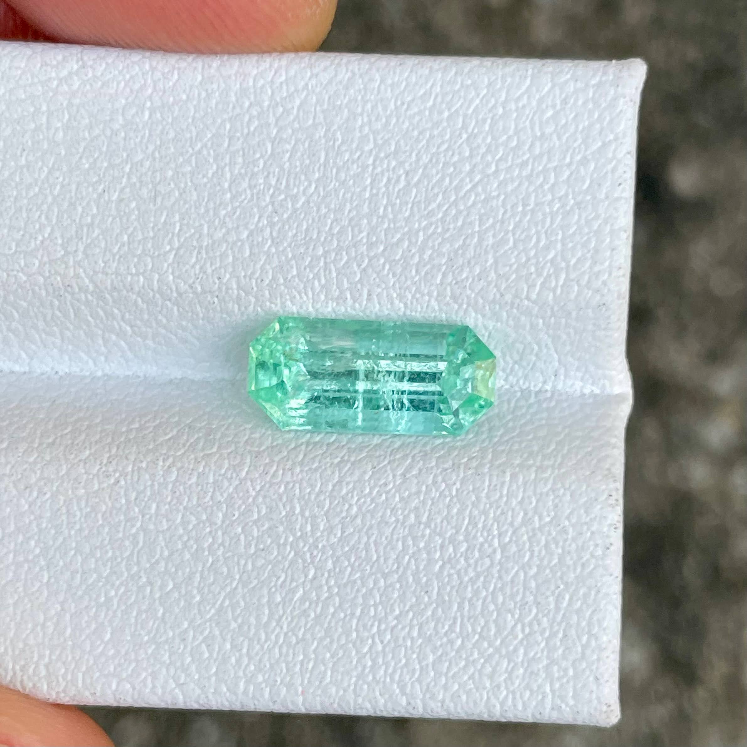 2.37 Carats Emerald Faceted Gemstone