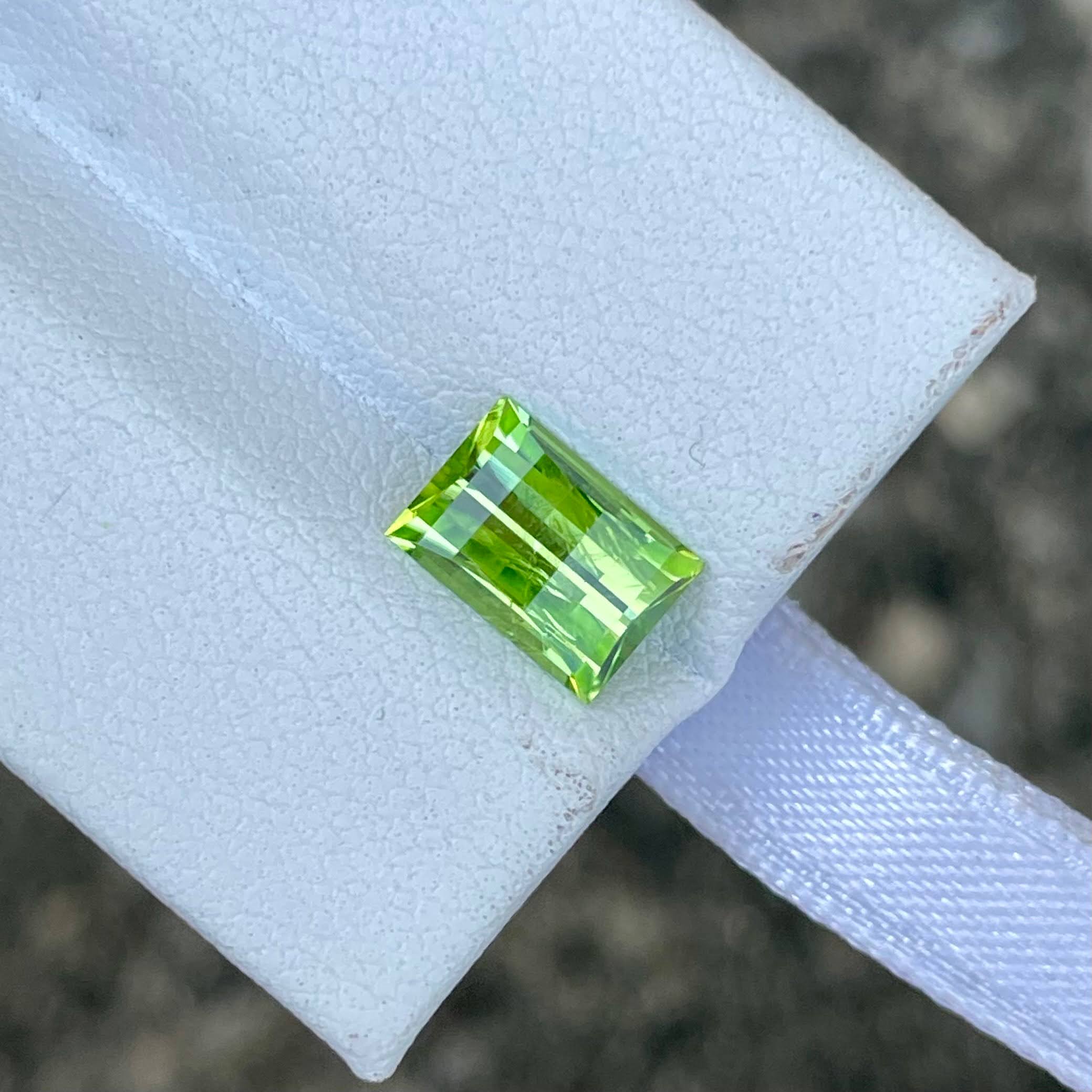 1.80 Carats Peridot Stone Pixel Cut