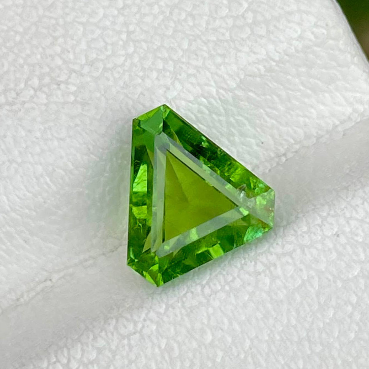 2.50 Carats Green Tourmaline Gemstone