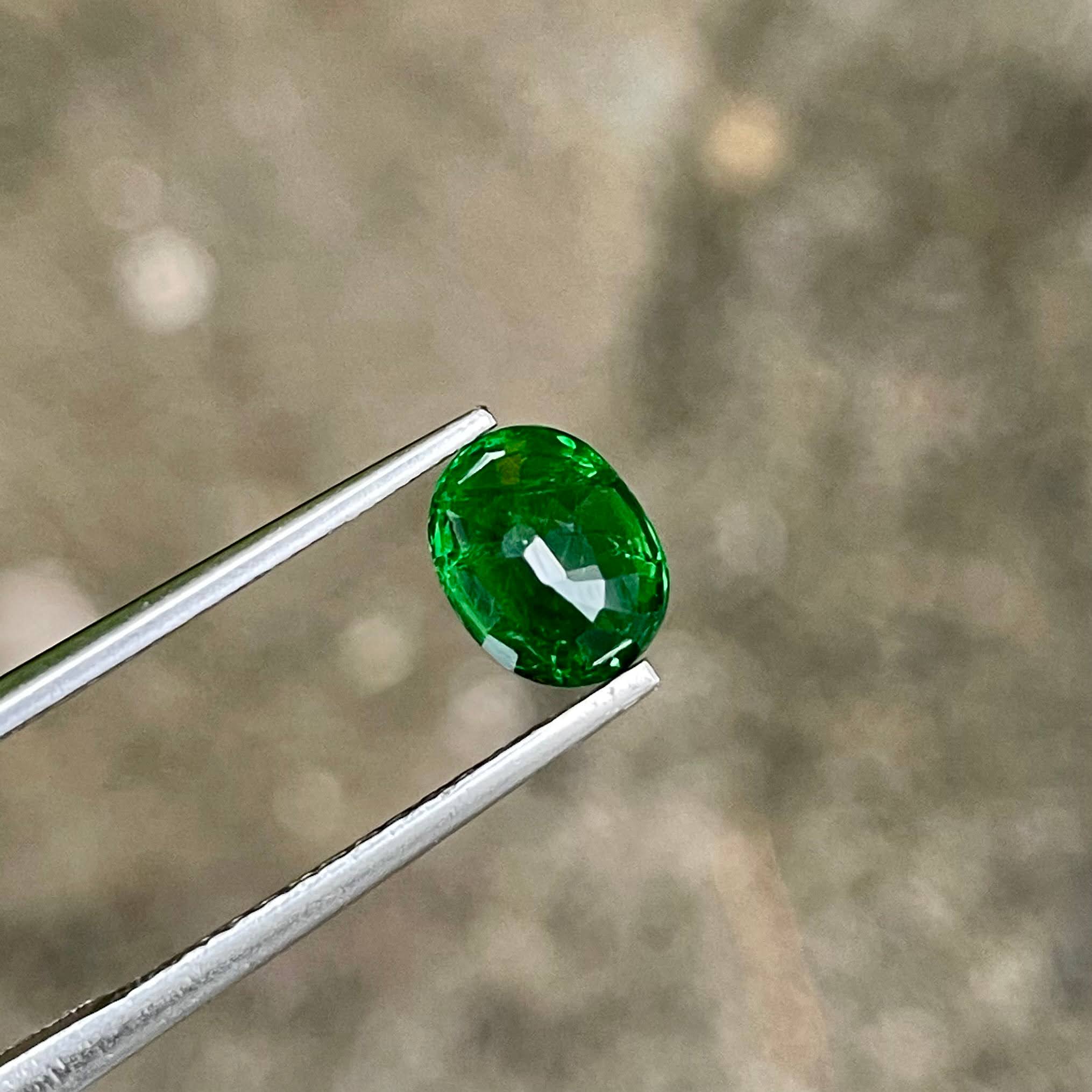 1.60 carats Green Tsavorite Garnet Gem