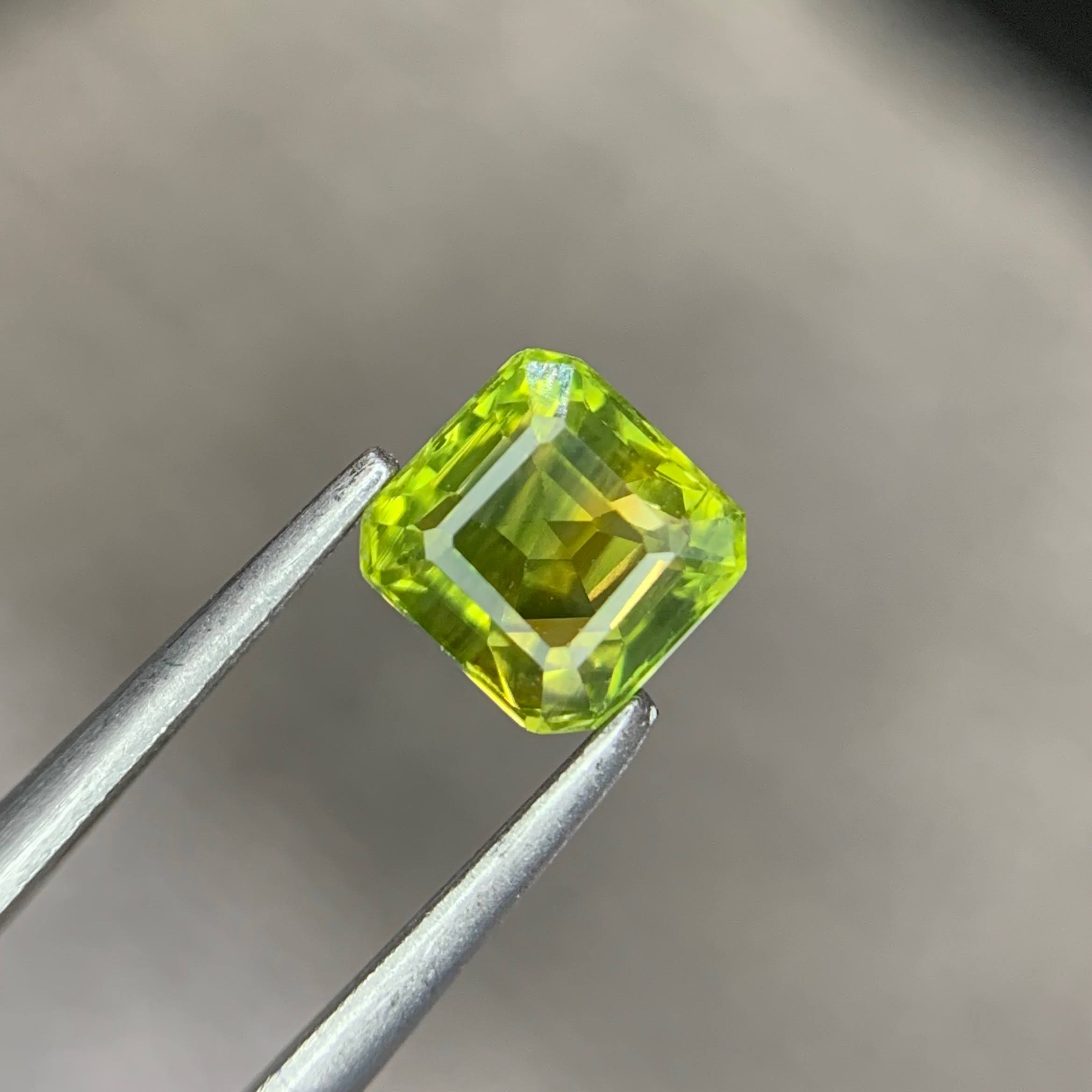 1.02 Ct Olive Green Sapphire Asscher Cut
