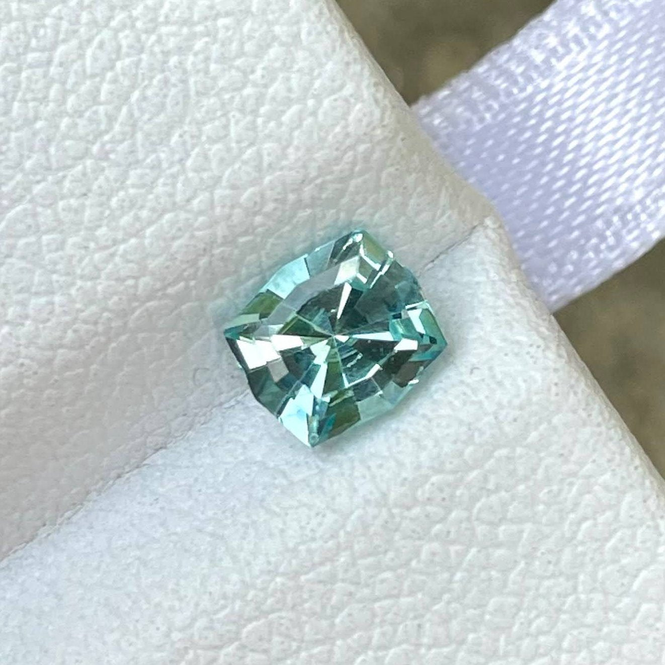 0.80 Carats Blue Aquamarine Gemstone