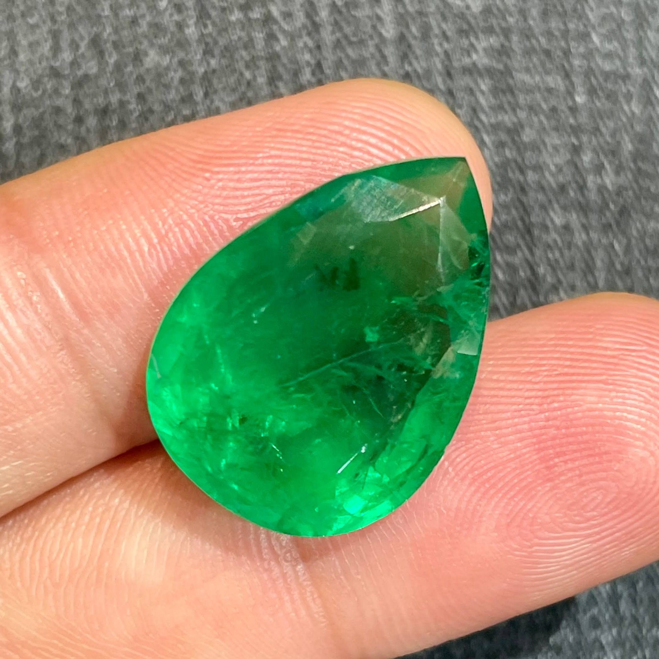 16.72 Carats Zambian Emerald Gemstone