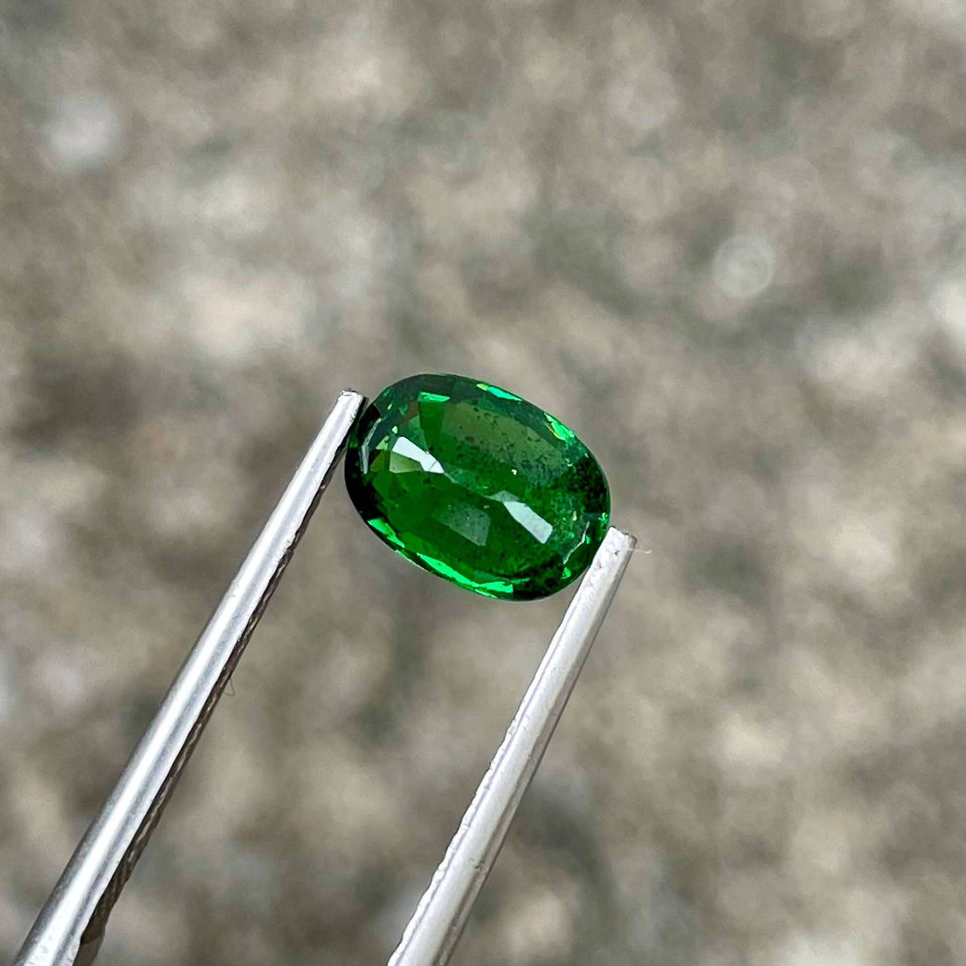 1.48 Carats Green Tsavorite Oval Garnet