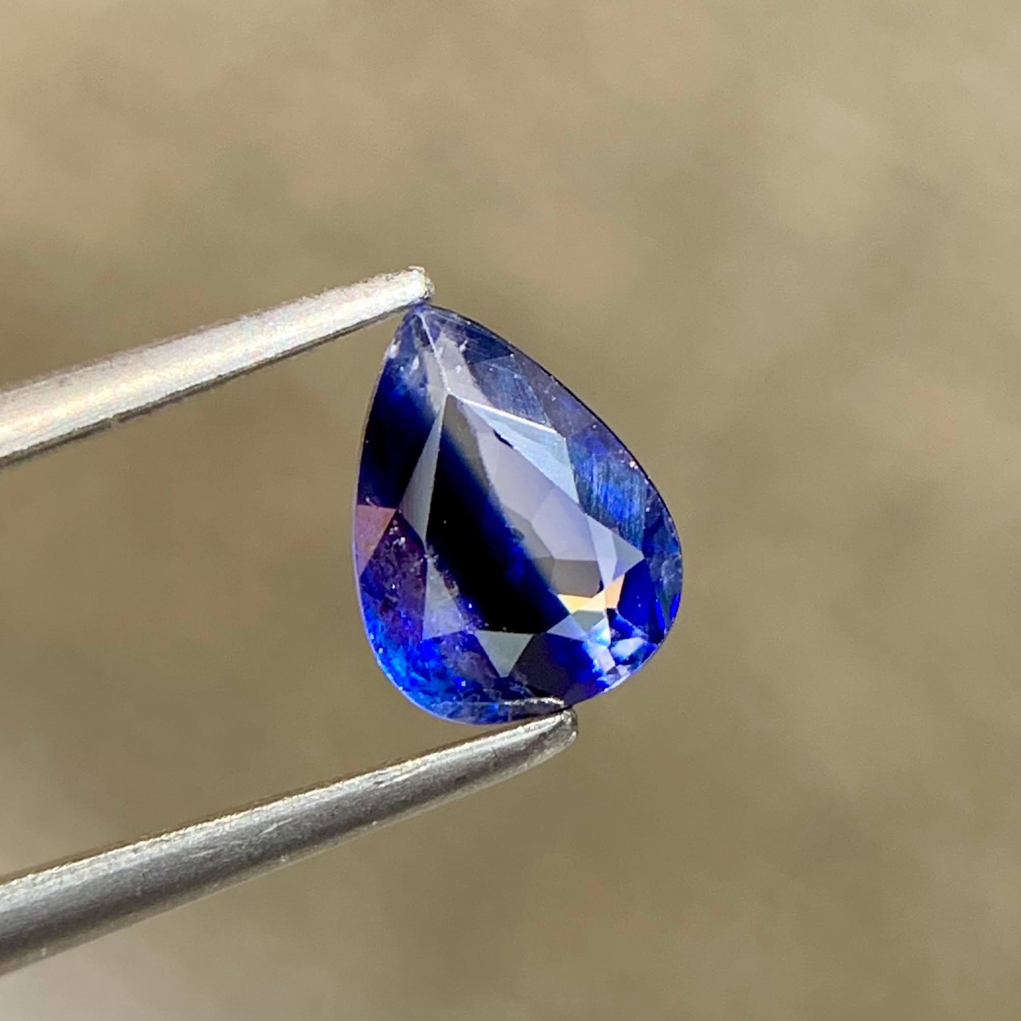 rare-bicolor-sapphire-0-93ct-sri-lanka-pear-heated-vs