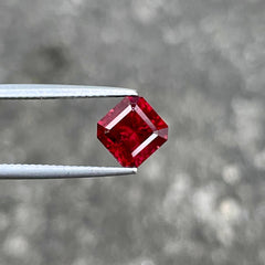 2.75 Carats Rich Red Garnet Stone