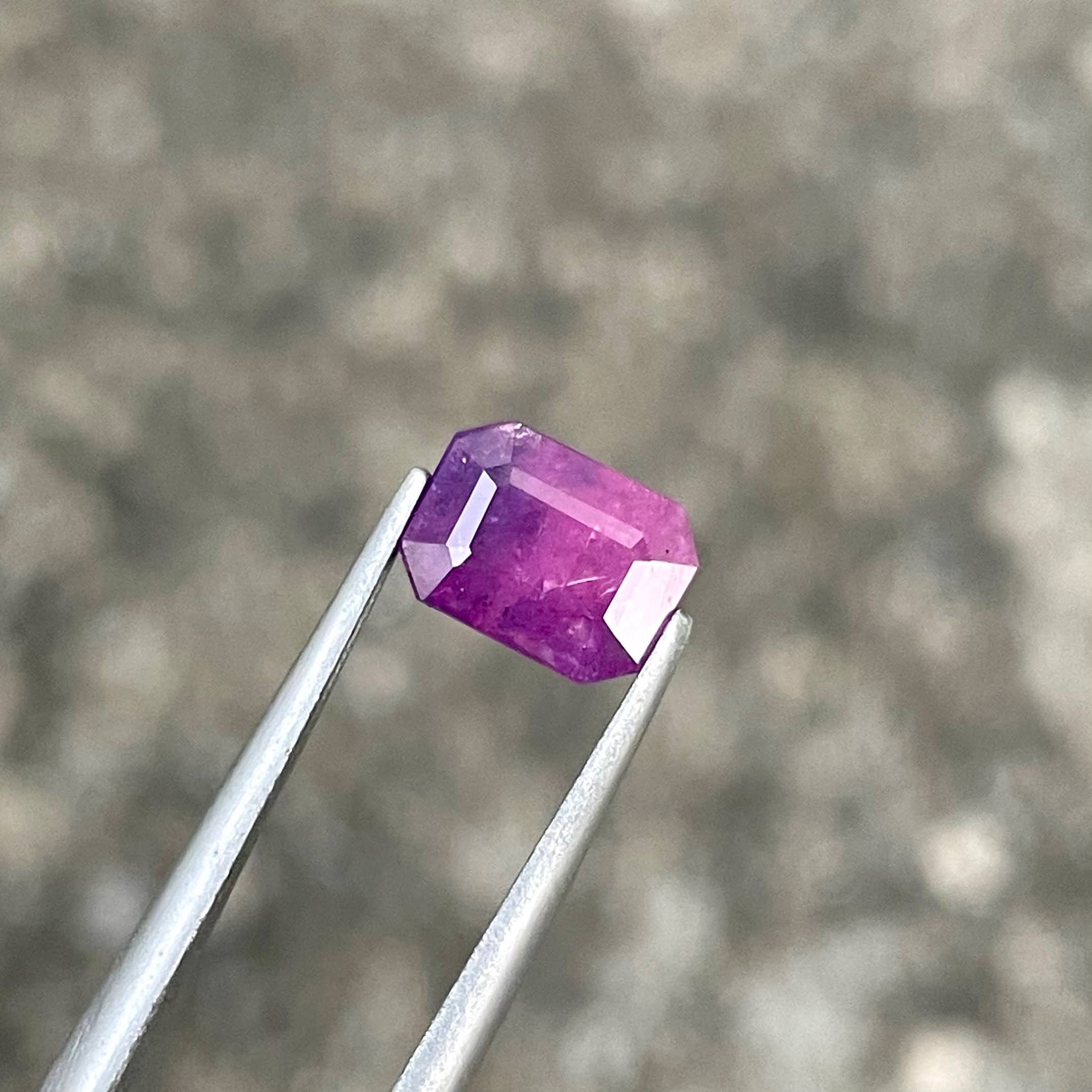 1.85 Carats Purplish Pink Sapphire Gem