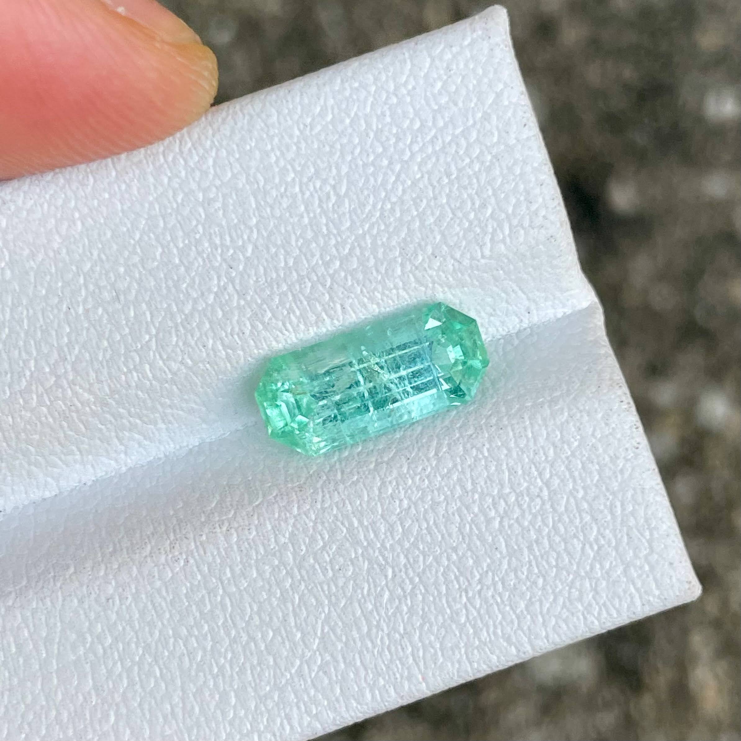 2.37 Carats Emerald Faceted Gemstone