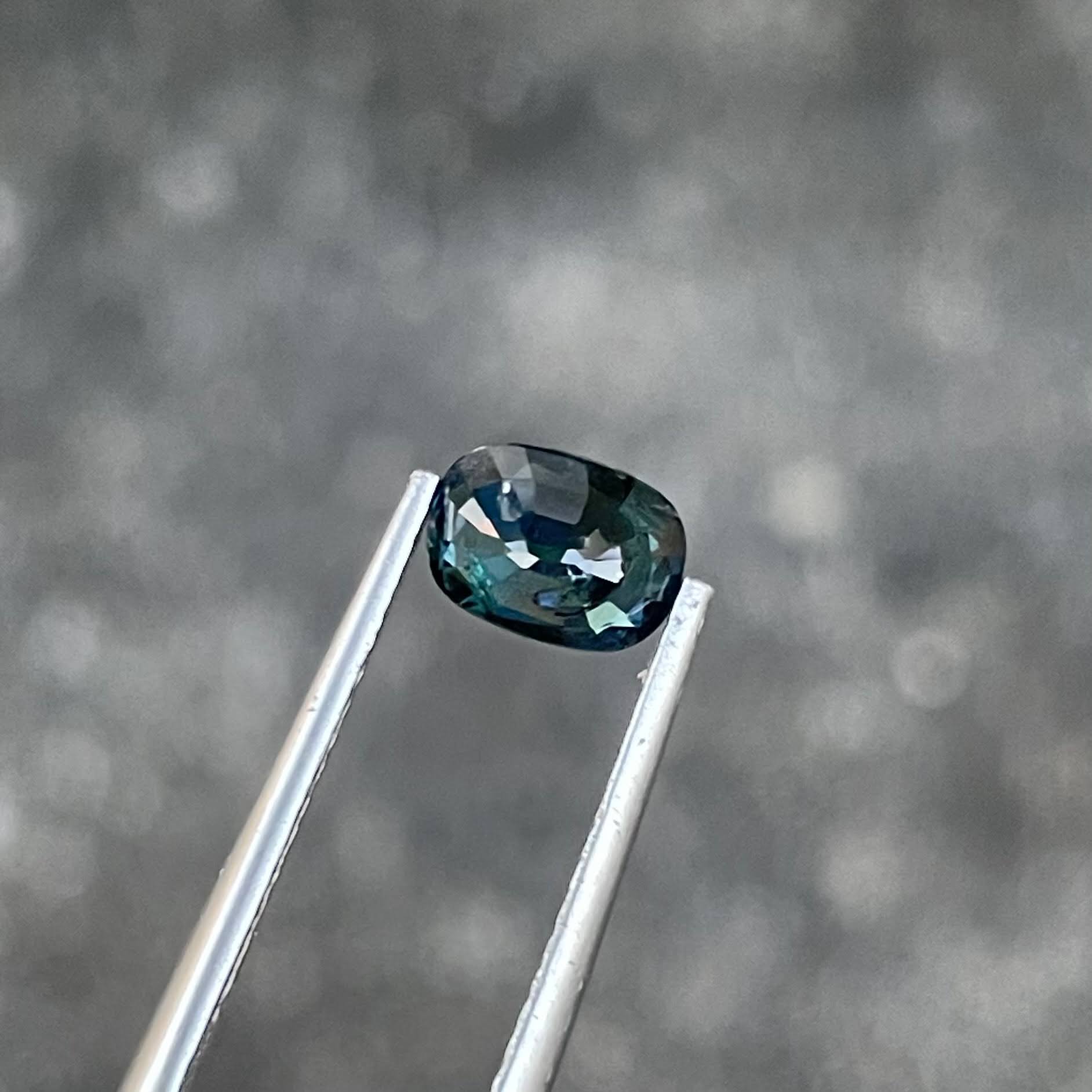 0.96 Carats Teal Sapphire Gem Oval Cut