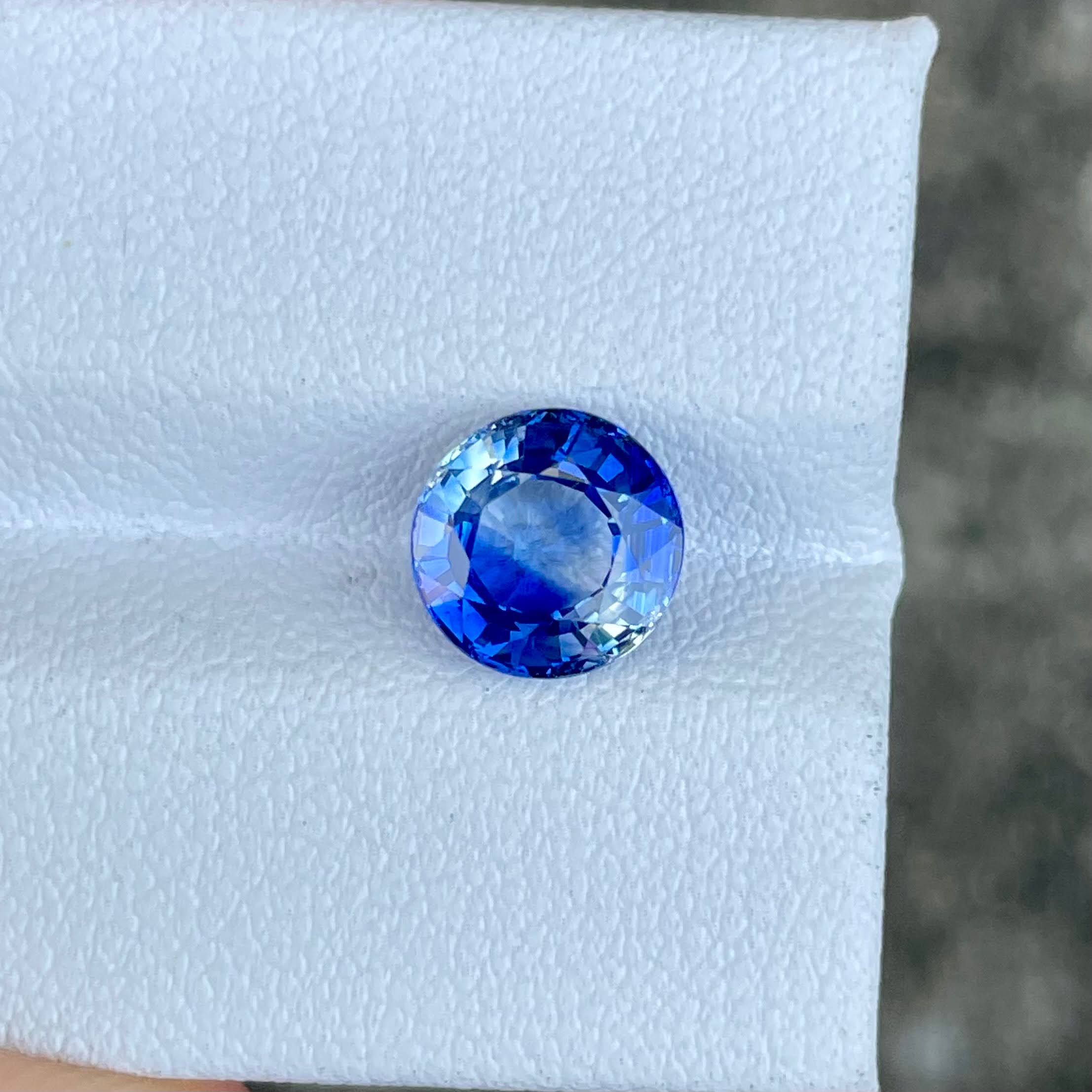 2.77 Carats Bi color Round Sapphire