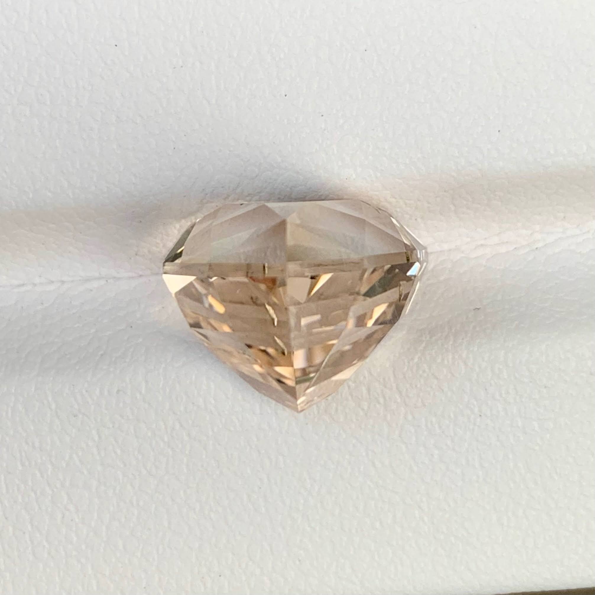 pakistan-topaz-10-28ct-trilliant