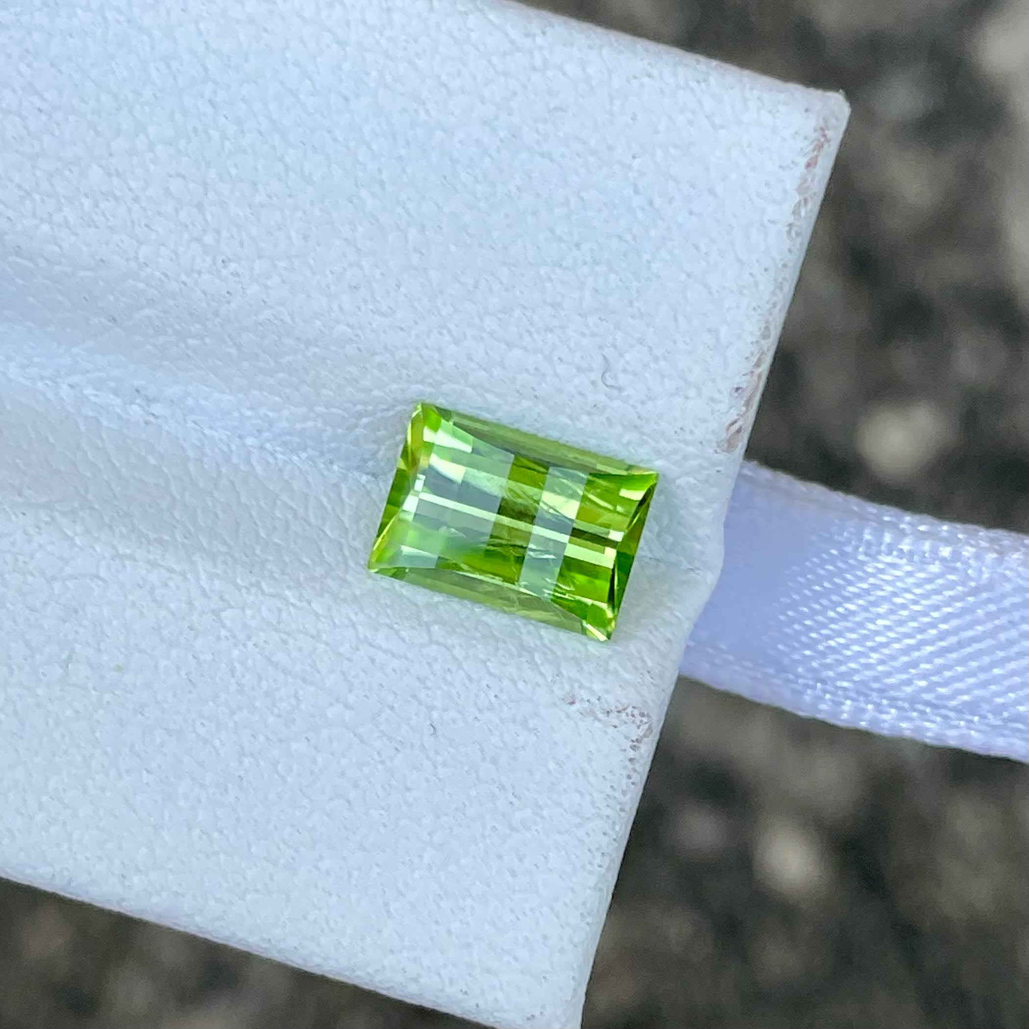 1.80 Carats Peridot Stone Pixel Cut