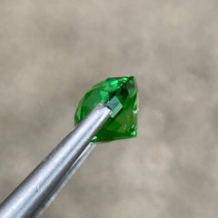 bright-green-tsavorite-garnet-2-25ct-tanzania-oval