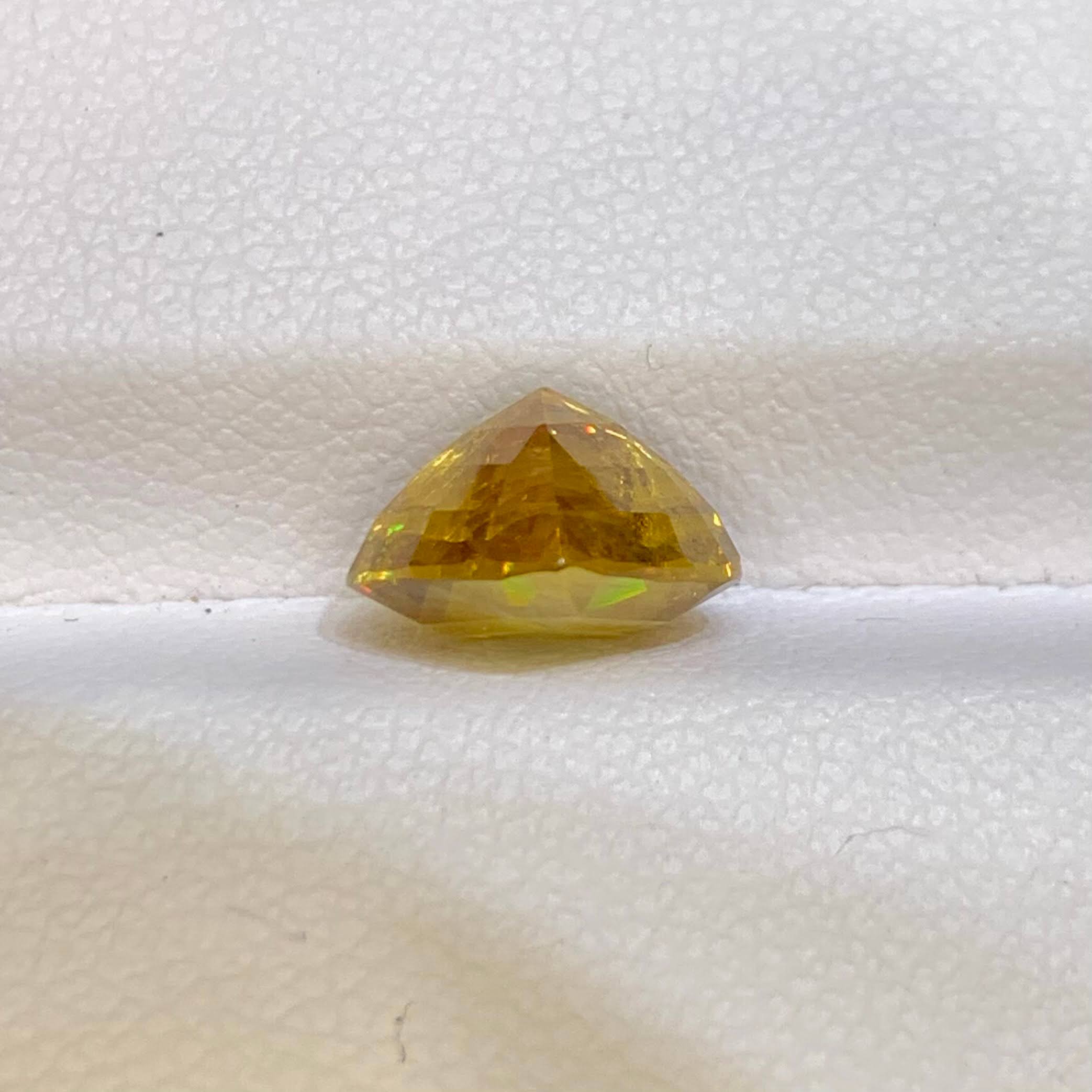 3-68-carats-heart-shape-sphene-faceted-madagascar-gemstone