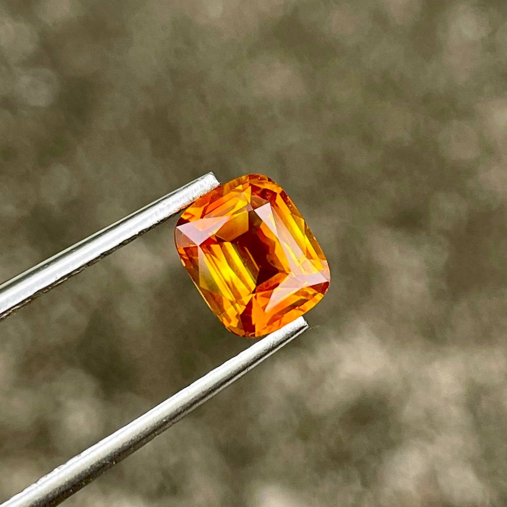 1.65 Carats Orange Sapphire Gemstone