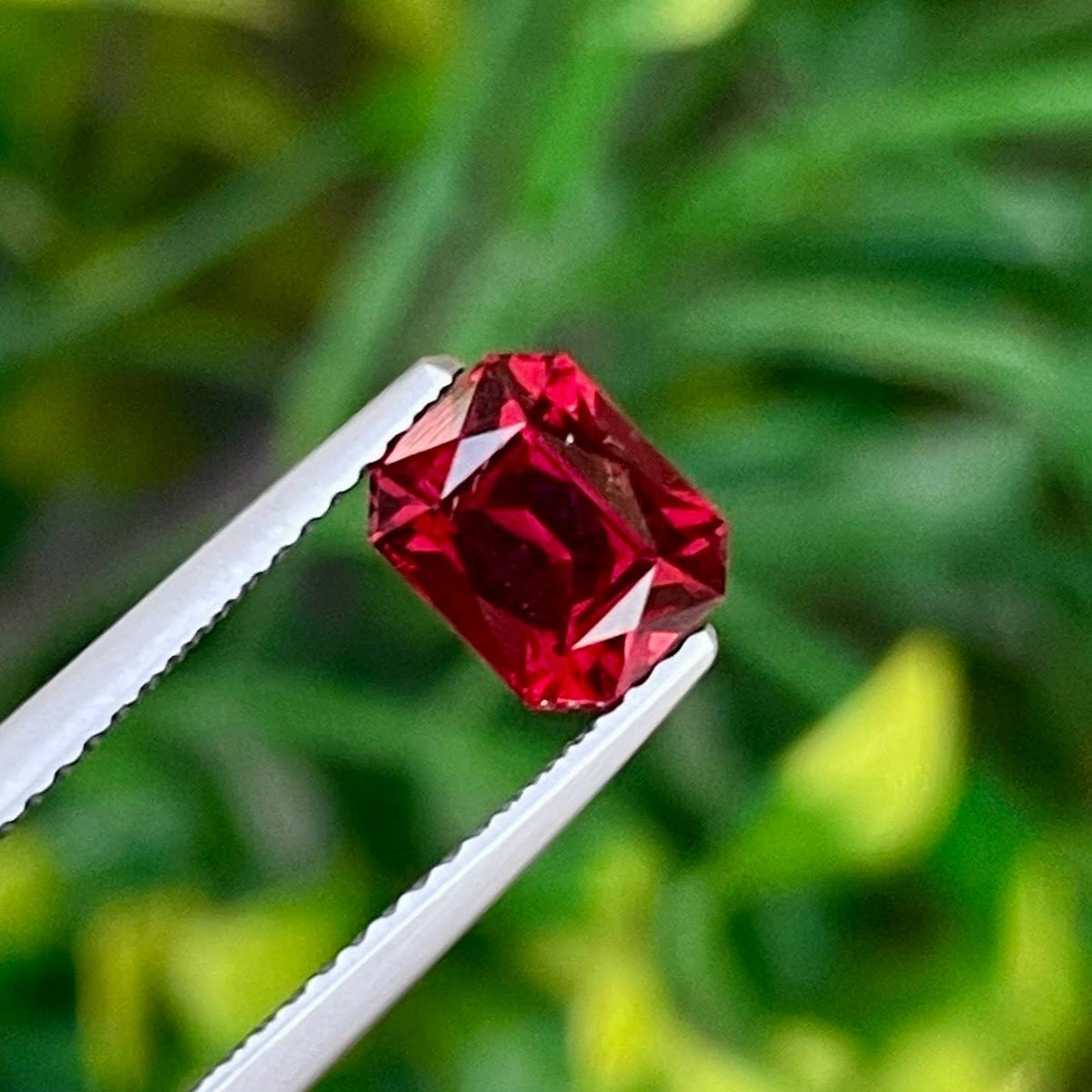 2.20 Carats Bright Red Garnet Stone