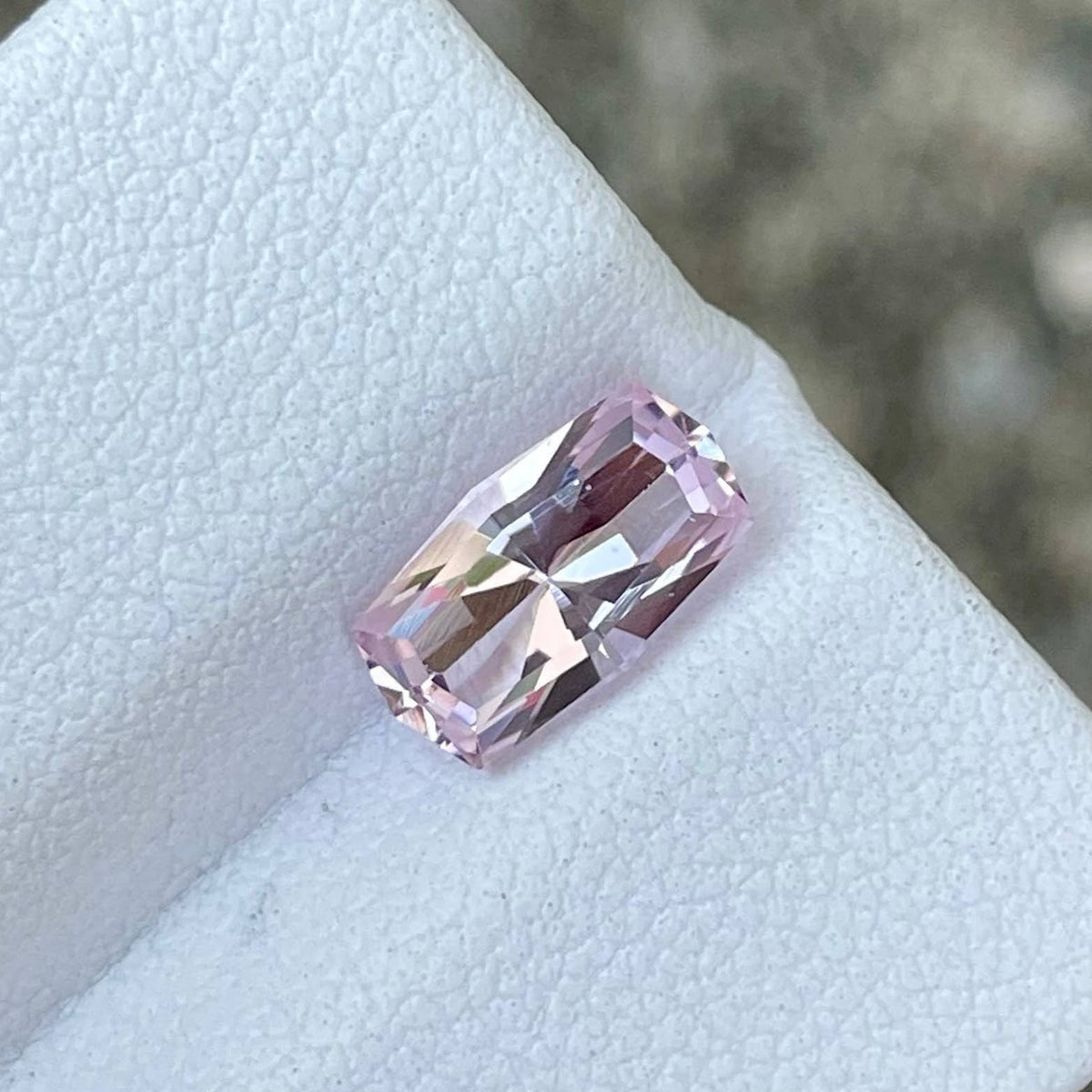 1.27 Carats Pink Morganite Gemstone