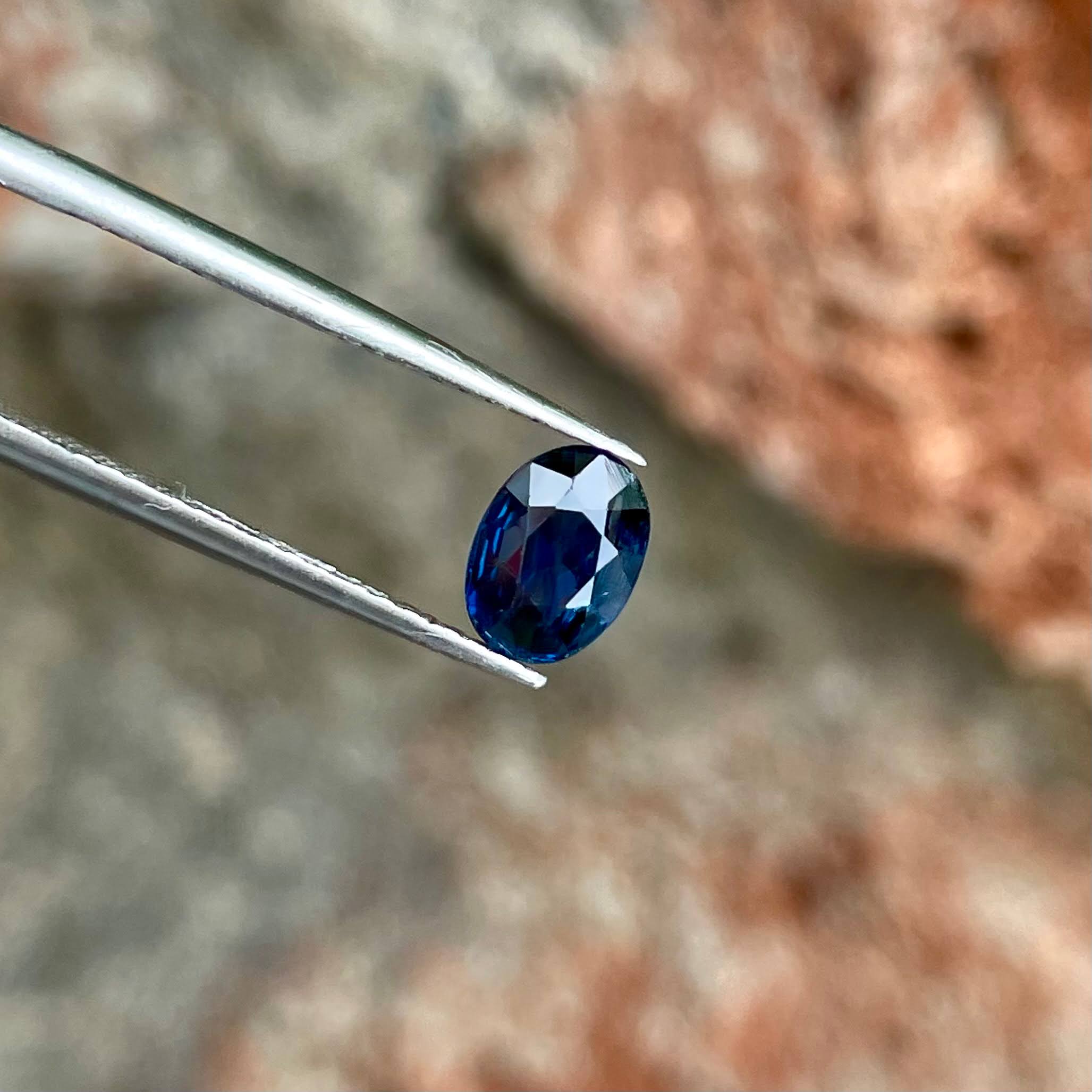 0.90 Carats Blue Sapphire Oval Cut