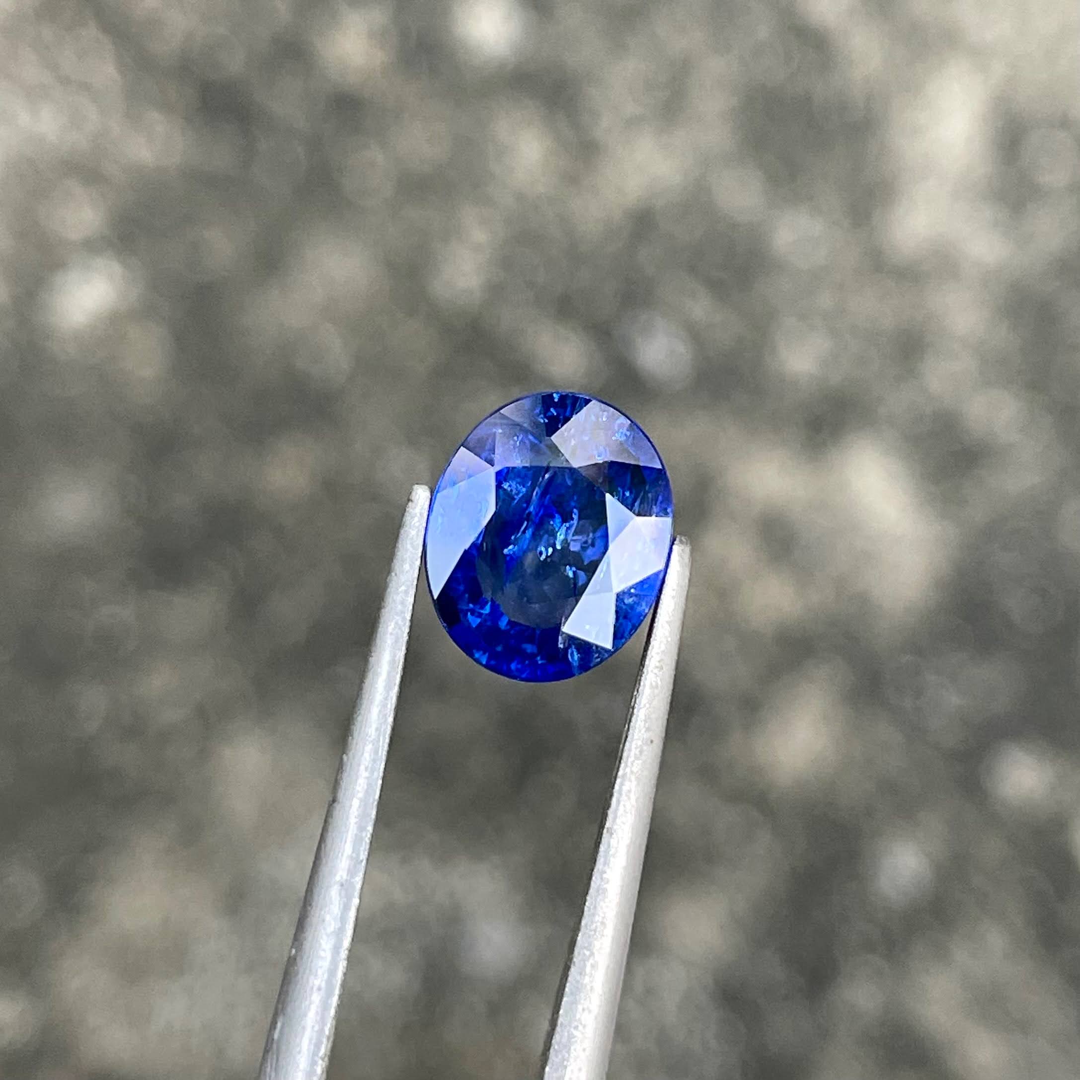 2.07 Carats Blue Sapphire Oval Stone