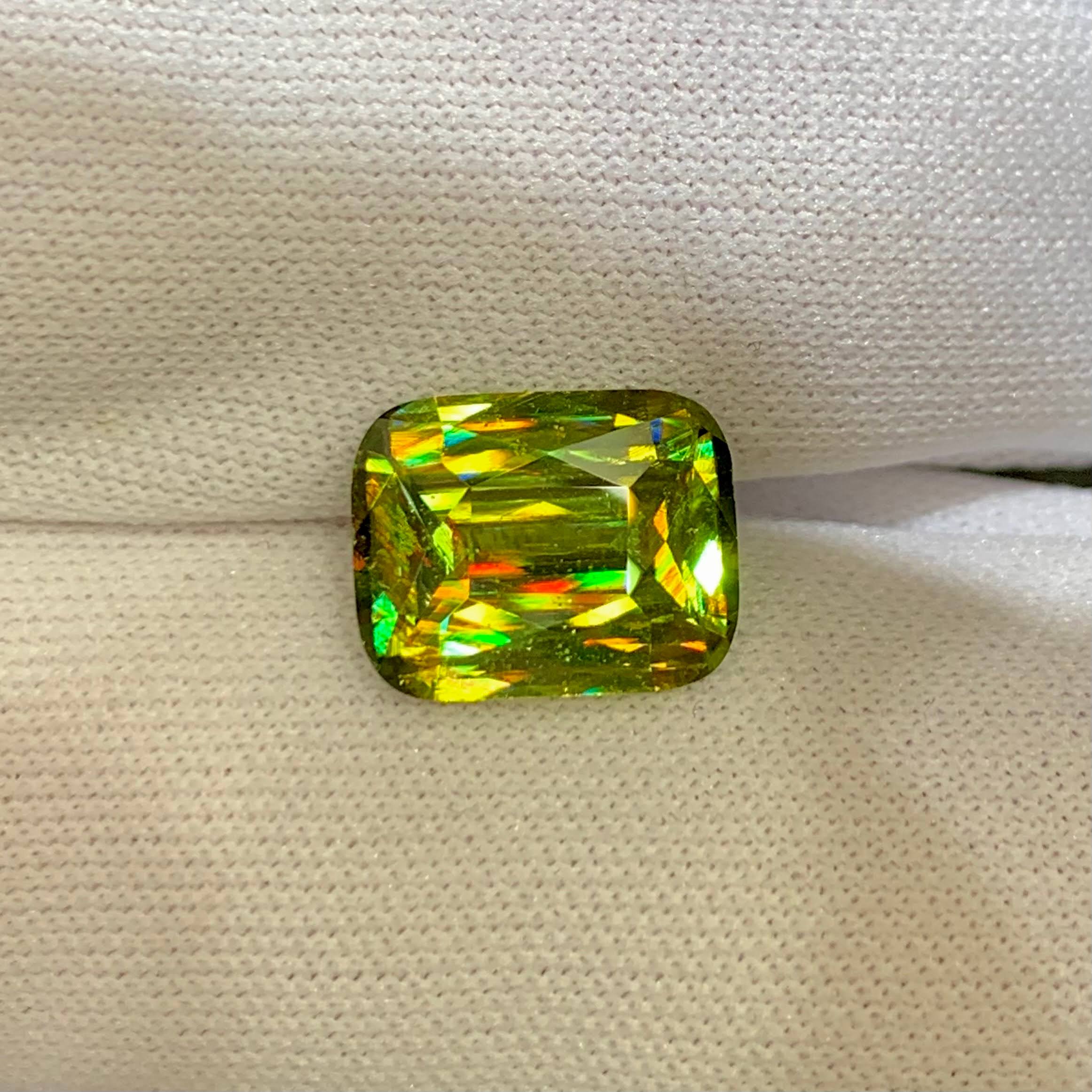 3-76-carats-fire-chrome-sphene-cushion-brilliant-cut-madagascar