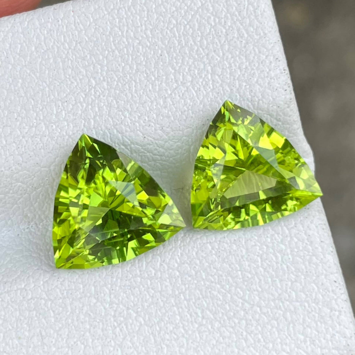 6.87 Carats Green Peridot Pair Gems