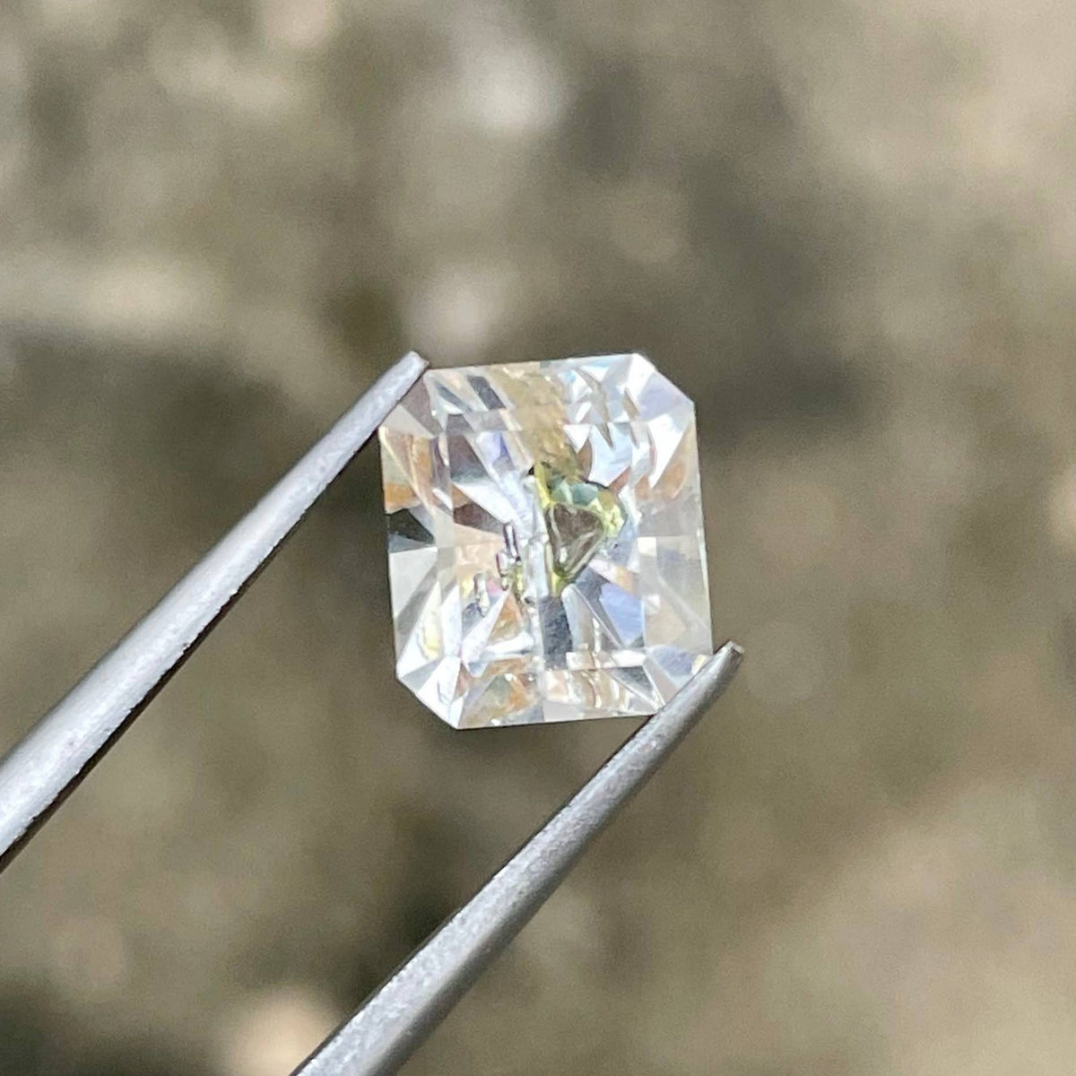 2.15 Carats Petroleum Quartz Loose Stone