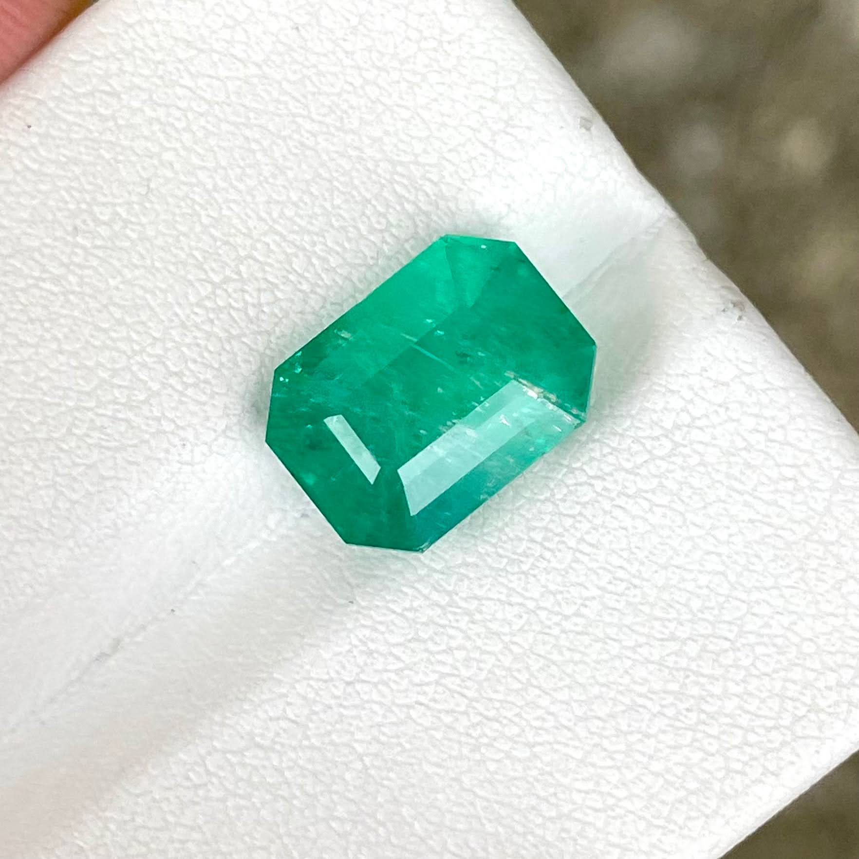 6.68 Carats Emerald Faceted Gemstone