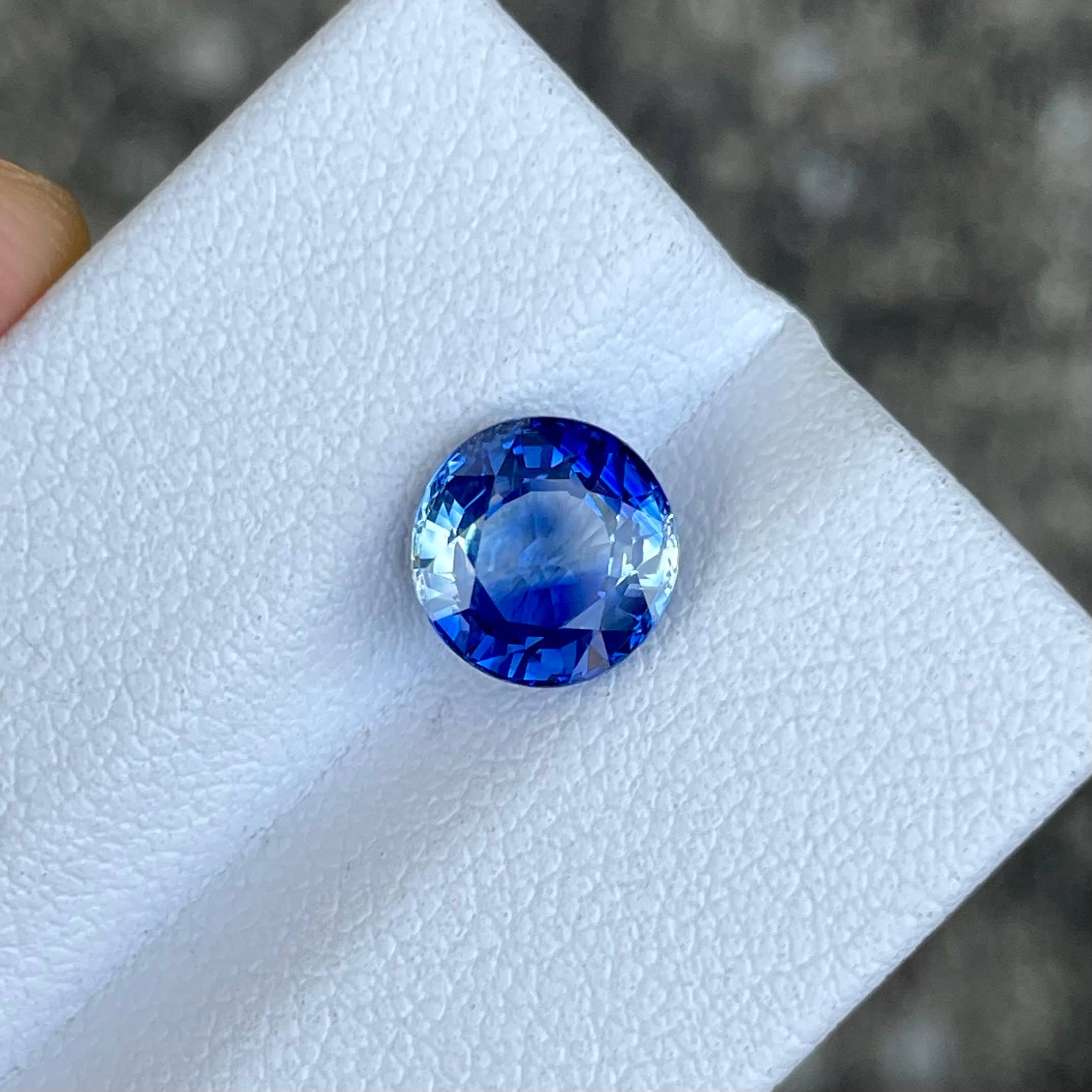 2.77 Carats Bi color Round Sapphire