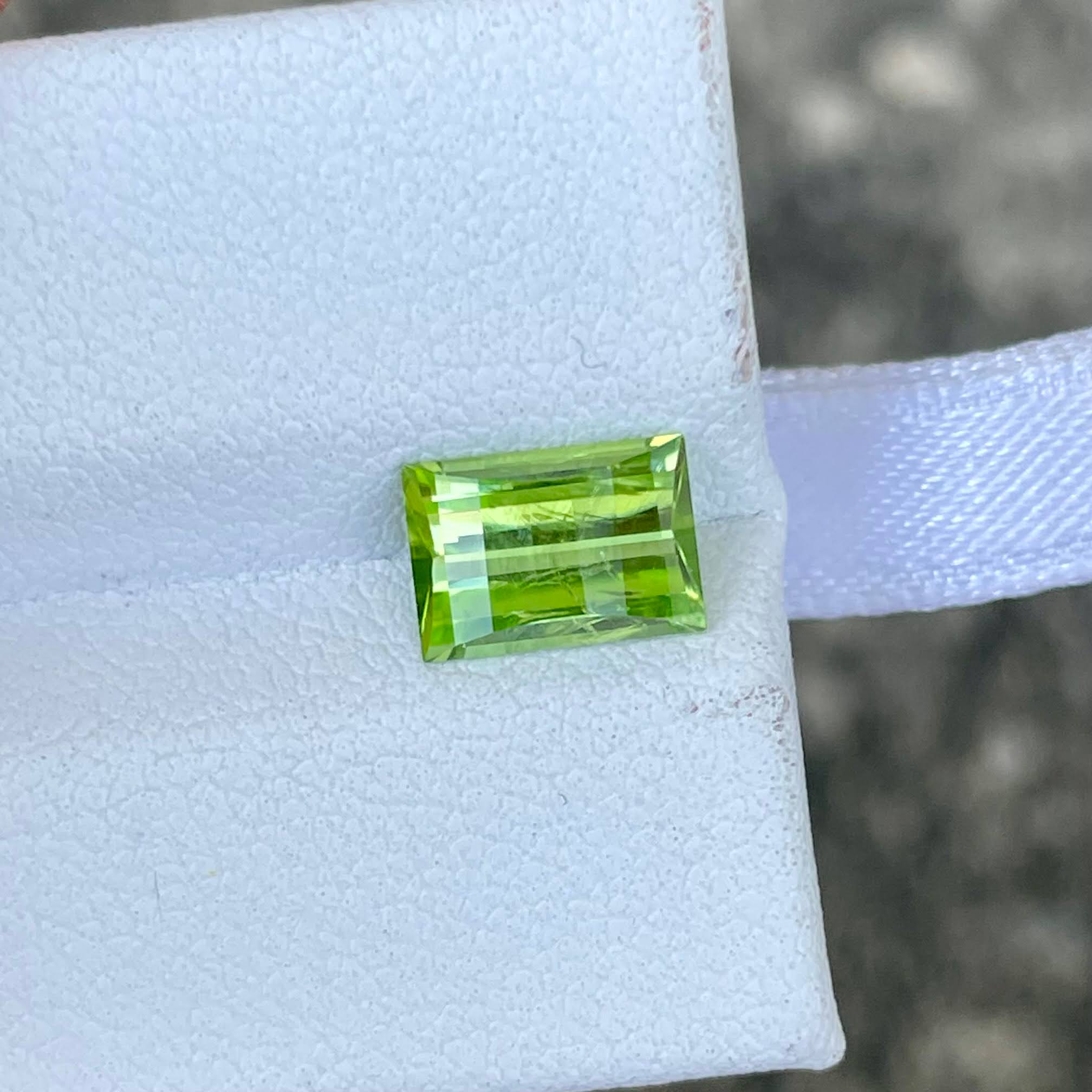 1.80 Carats Peridot Stone Pixel Cut