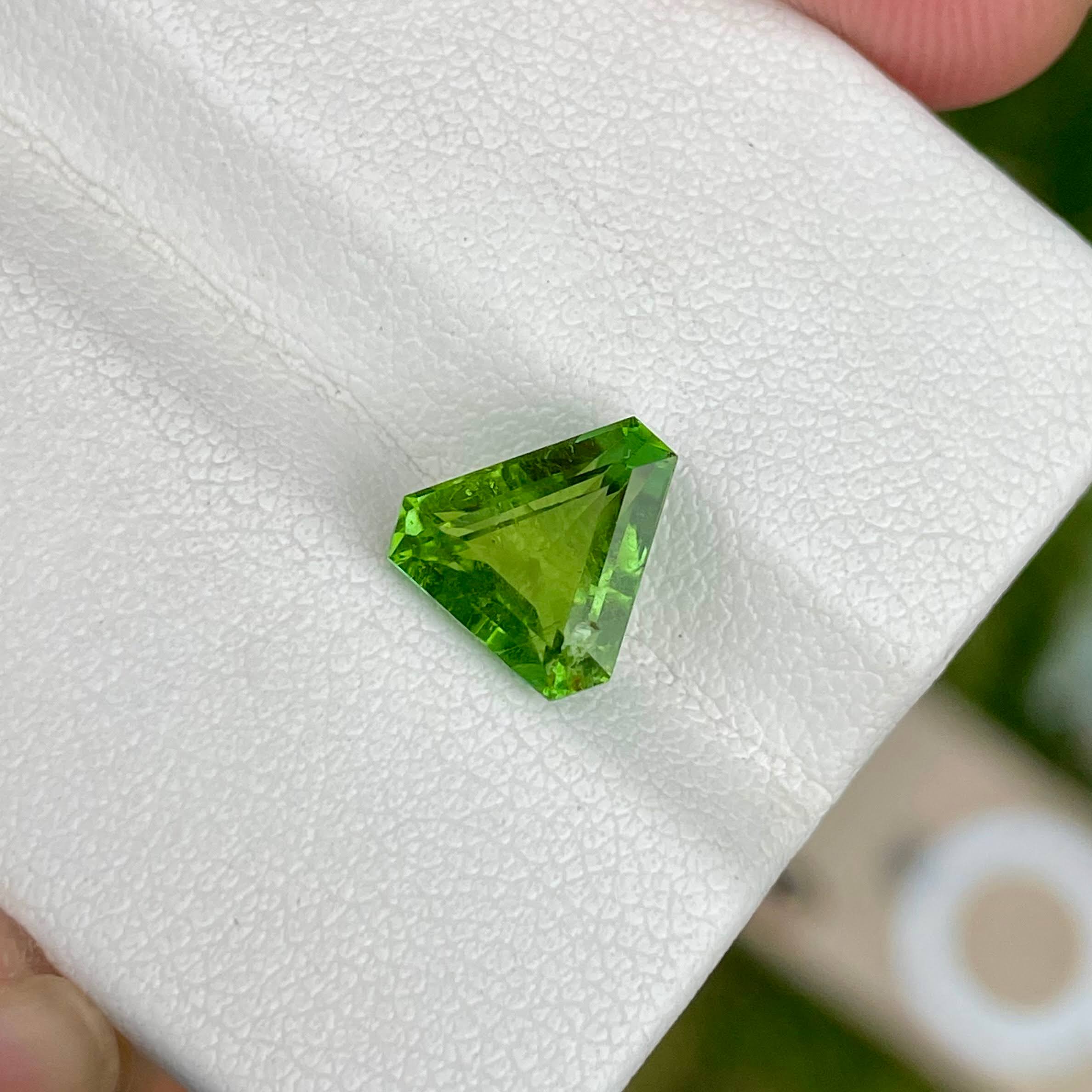 2.50 Carats Green Tourmaline Gemstone