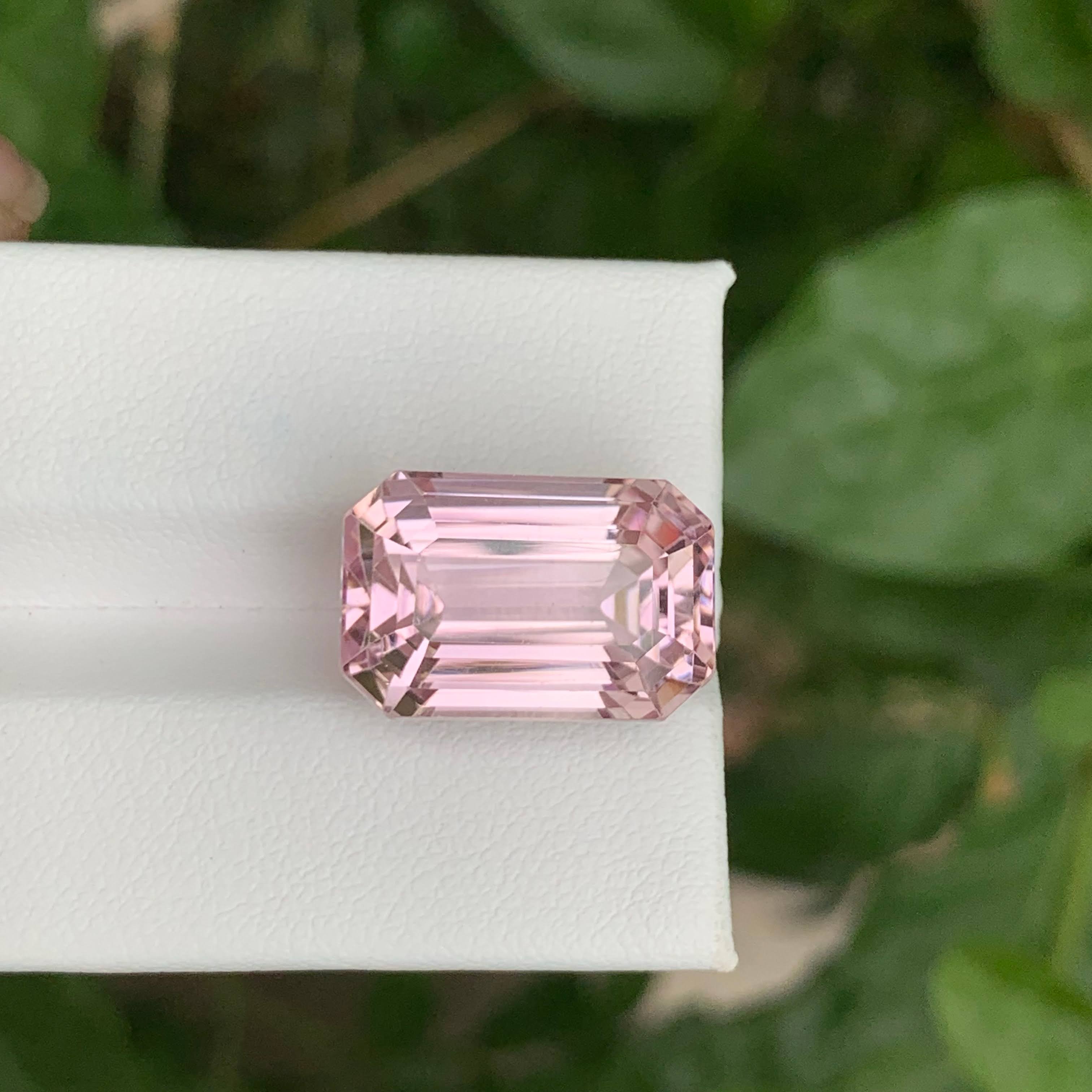 21.40 Carats Pink Kunzite Stone