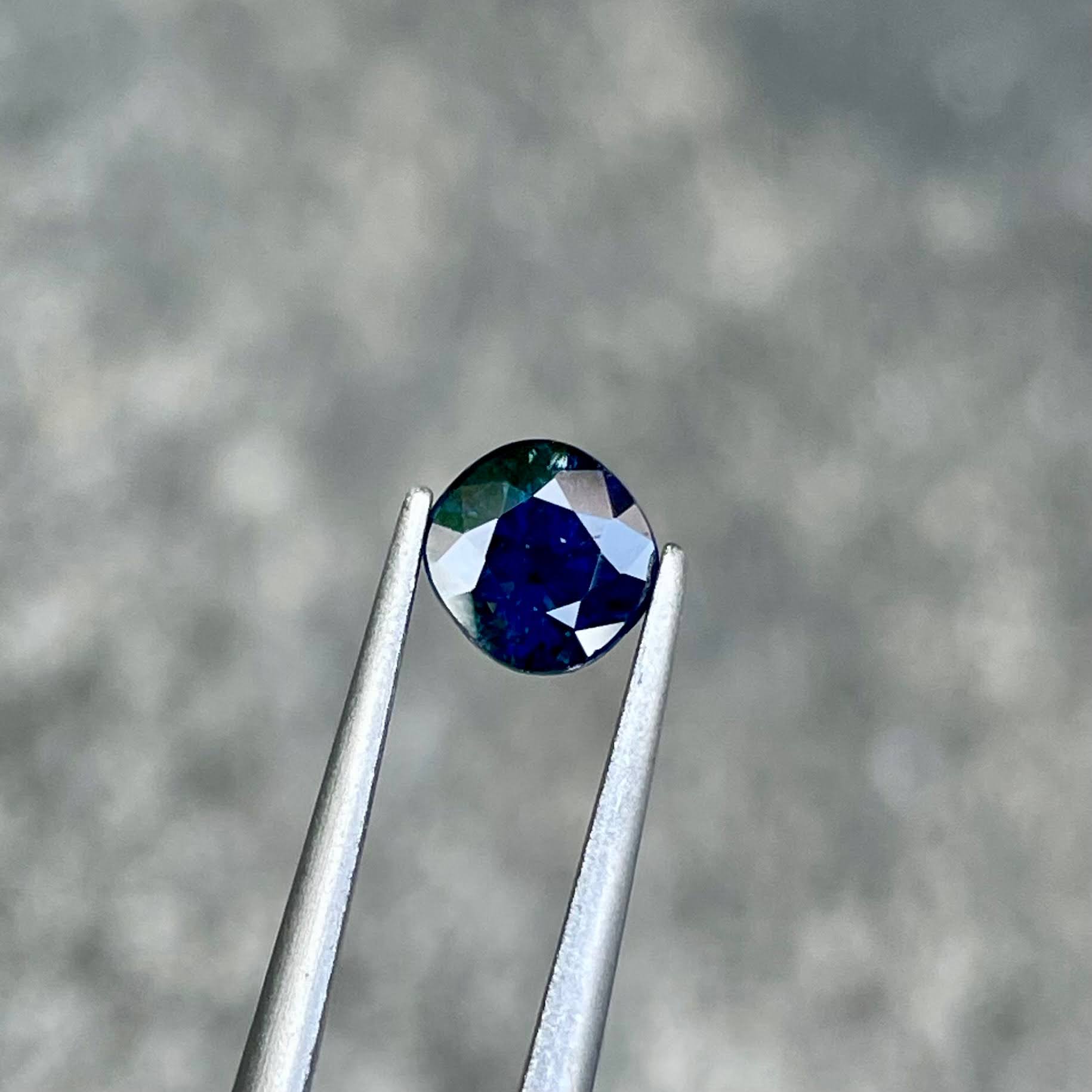 1.00 Carats Deep Sapphire Oval Stone