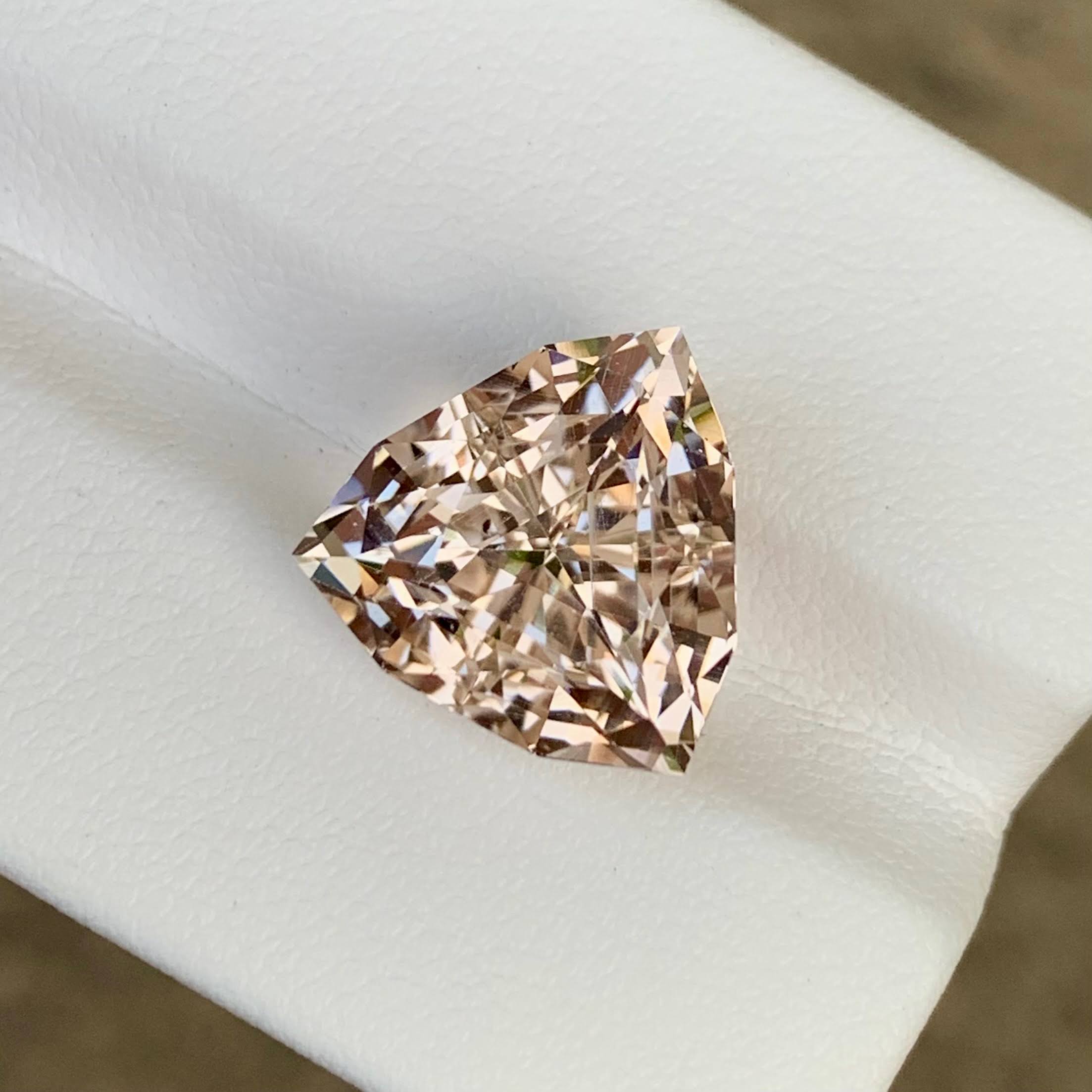 pakistan-topaz-10-28ct-trilliant