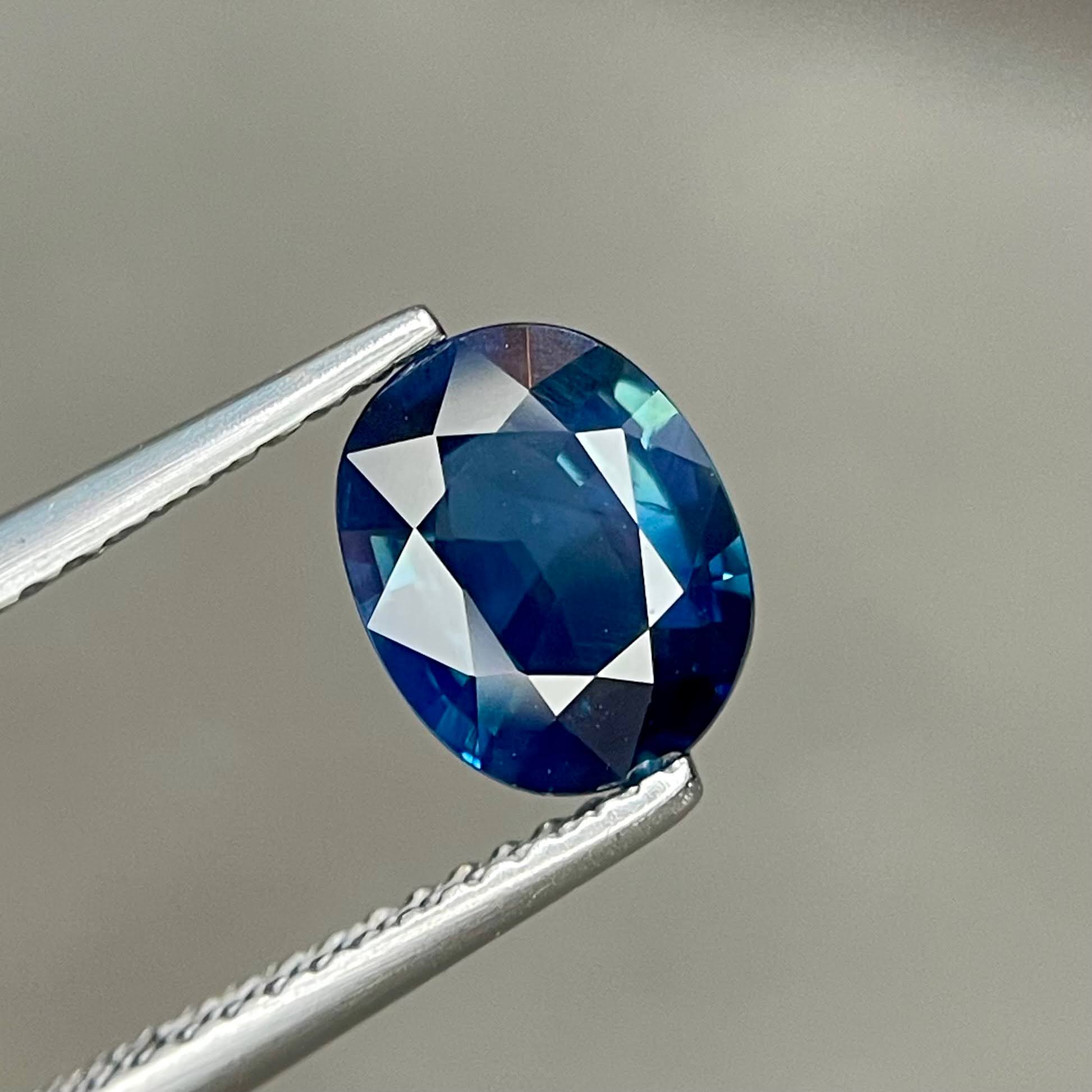 1.71 Ct Teal Sapphire Oval Cut