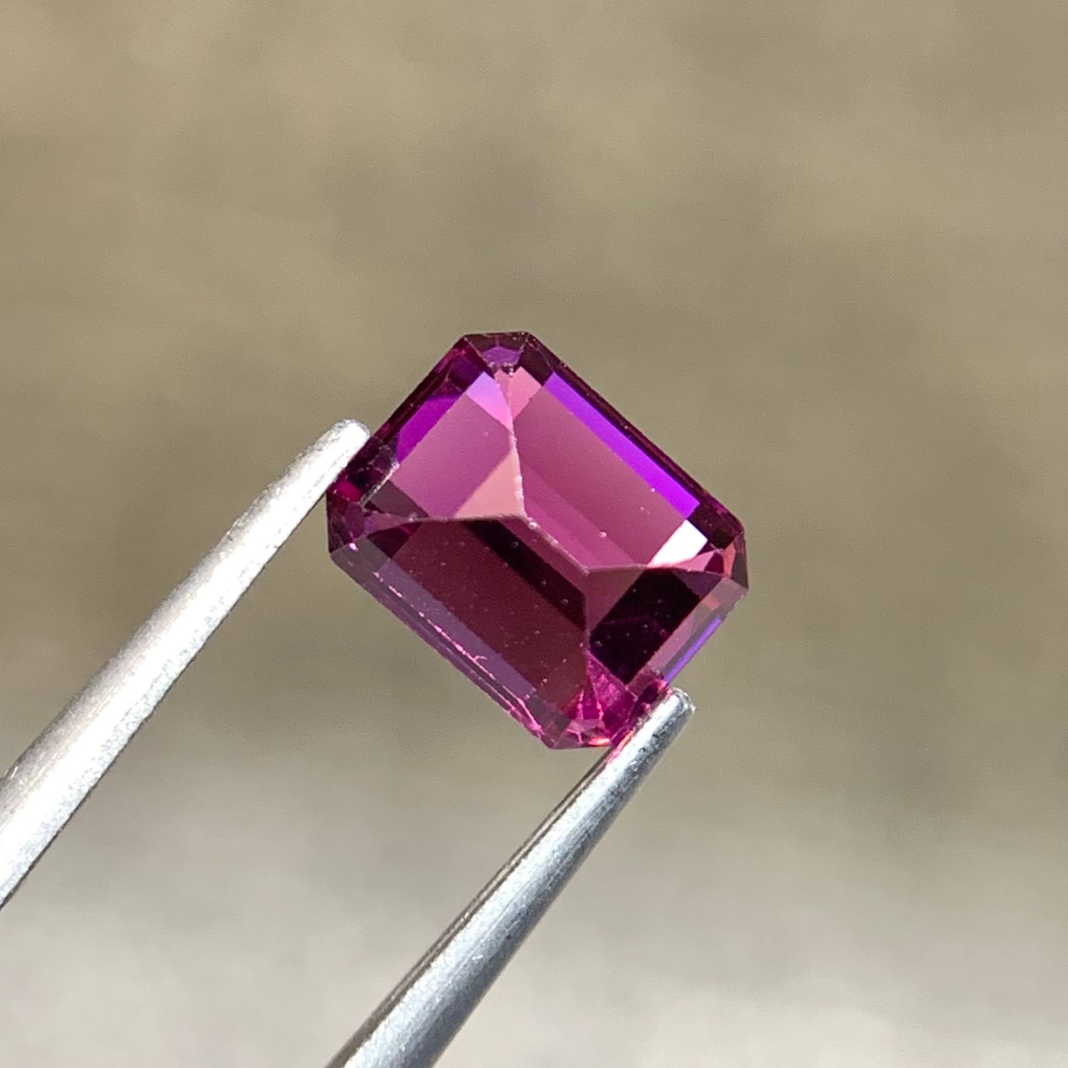 pinkish-purple-tanga-mine-garnet-1-64ct-tanzania-vvs-octagon-emerald