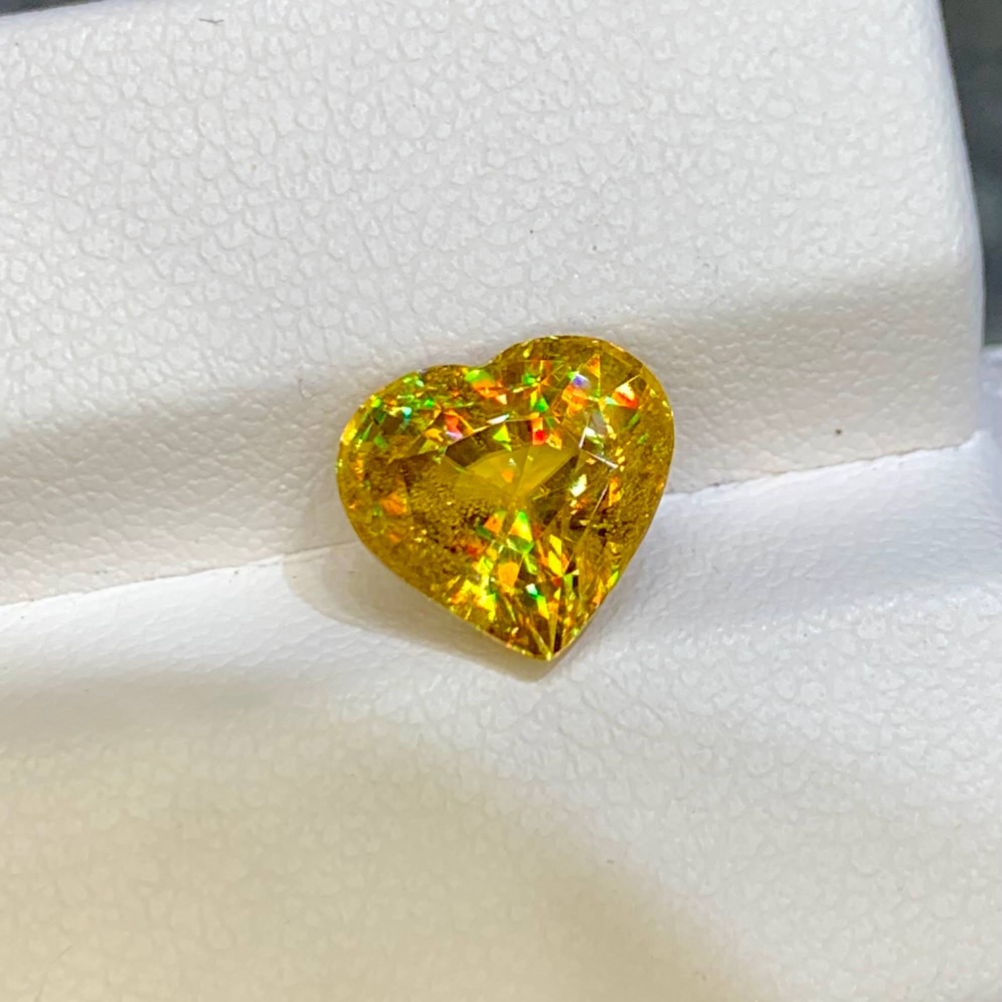 3-68-carats-heart-shape-sphene-faceted-madagascar-gemstone