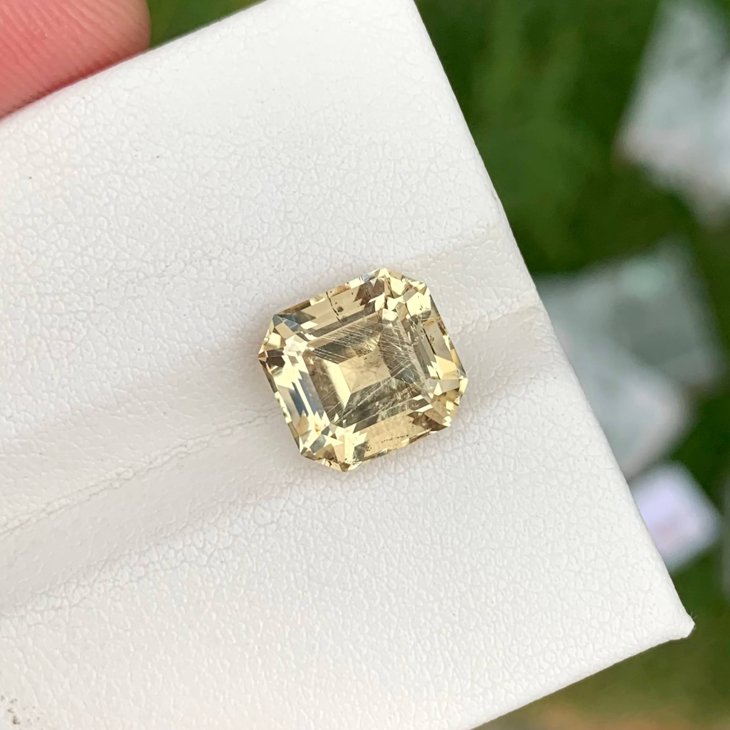 4.70 Carats Yellow Scapolite Stone