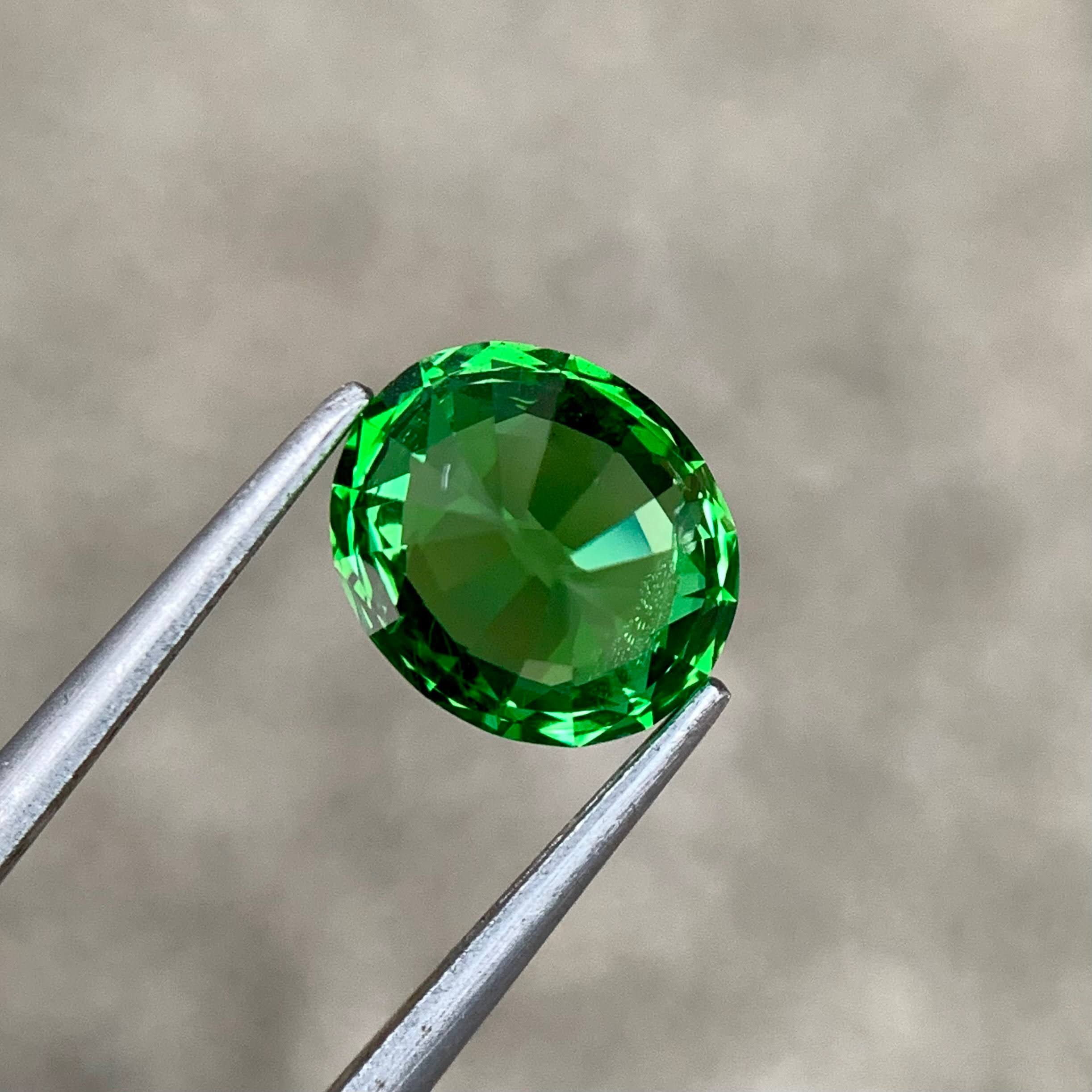 bright-green-tsavorite-garnet-2-25ct-tanzania-oval