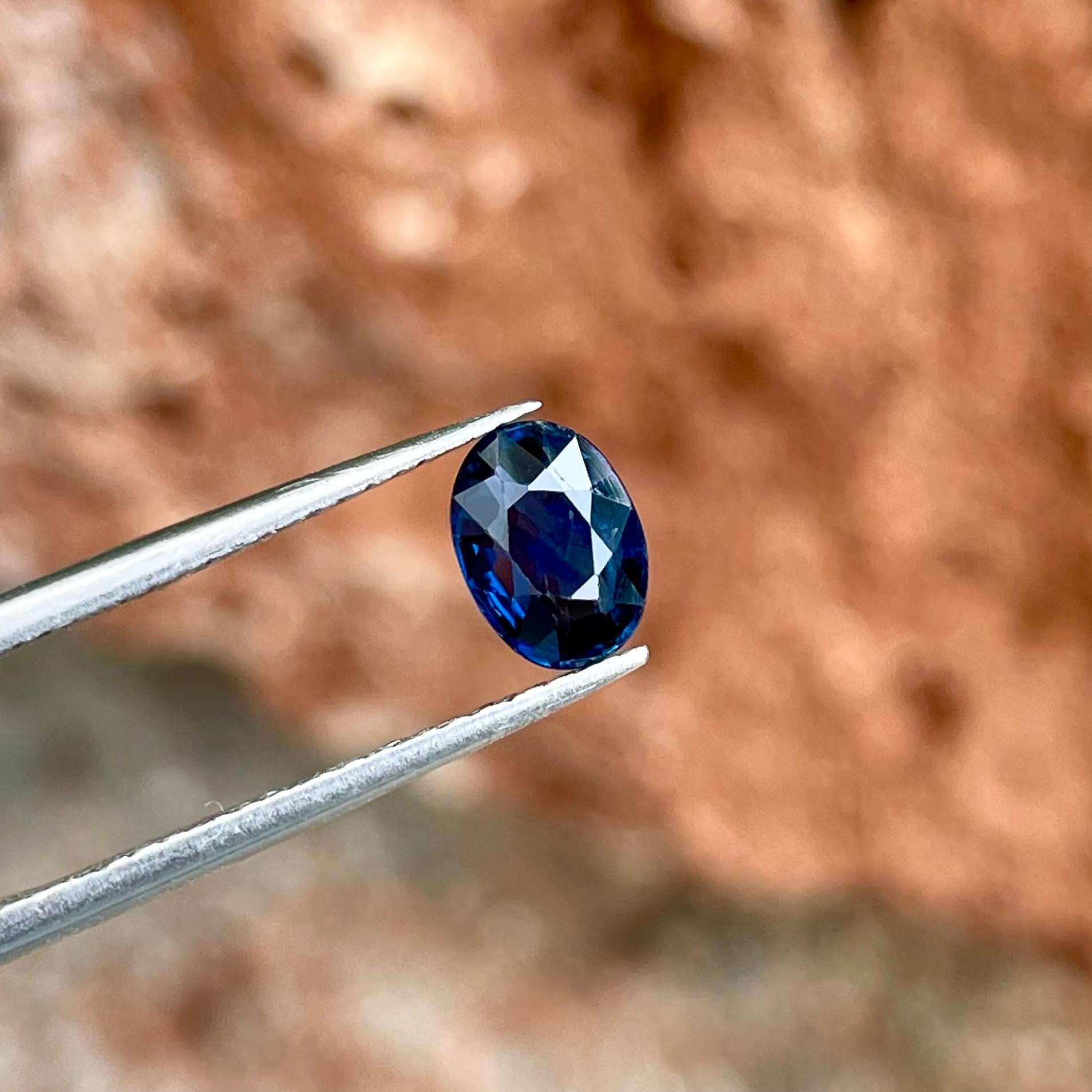 0.90 Carats Blue Sapphire Oval Cut