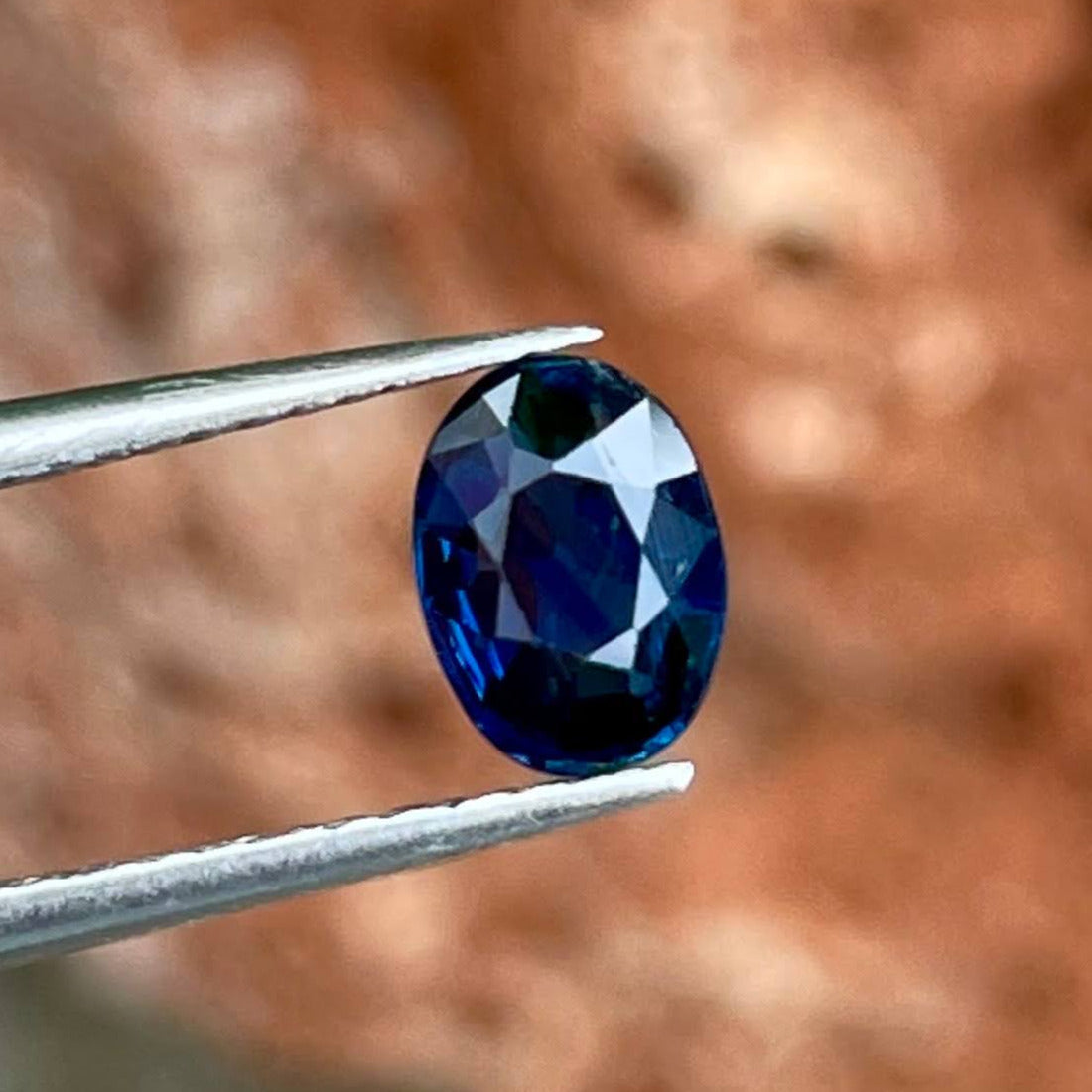 0.90 Carats Blue Sapphire Oval Cut