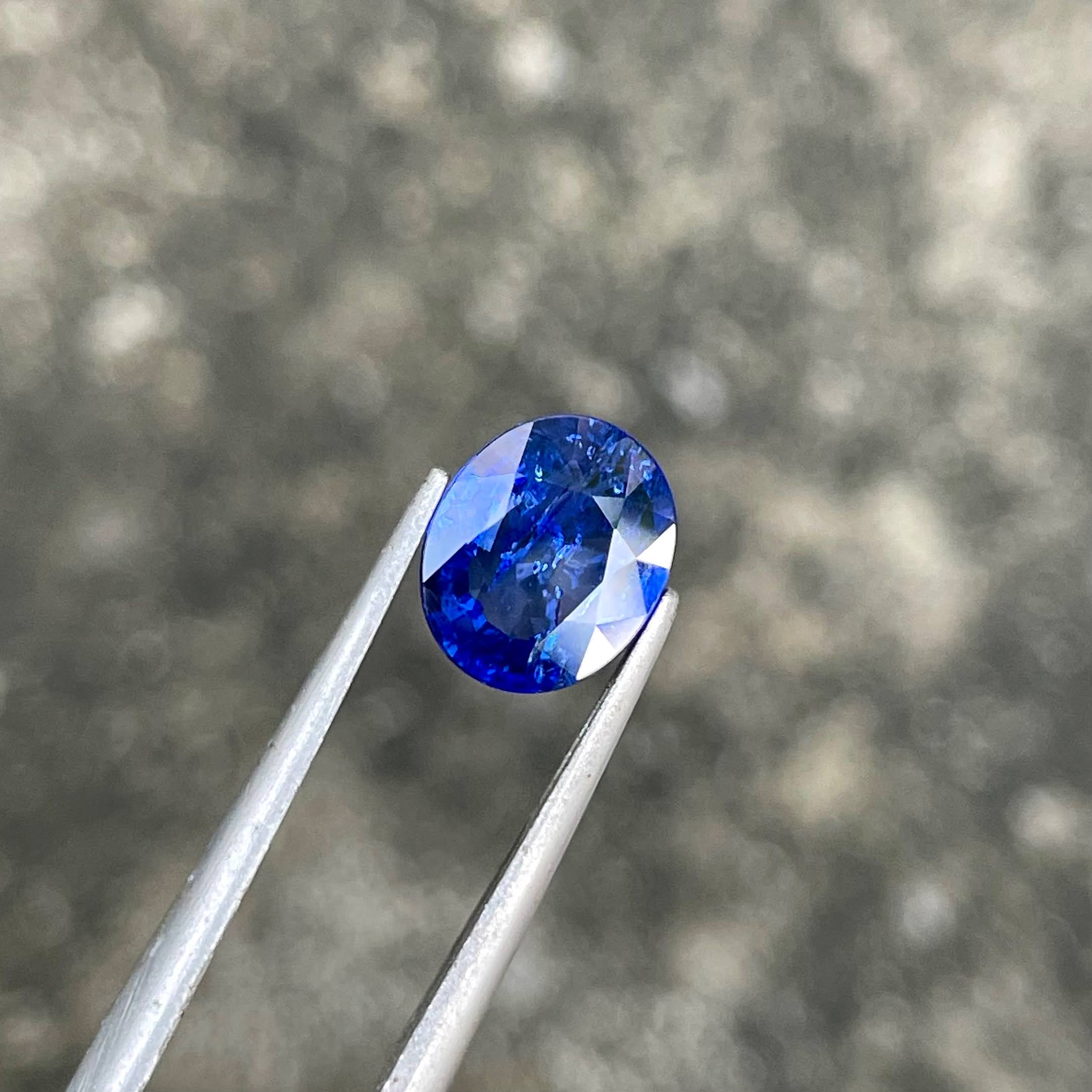 2.07 Carats Blue Sapphire Oval Stone