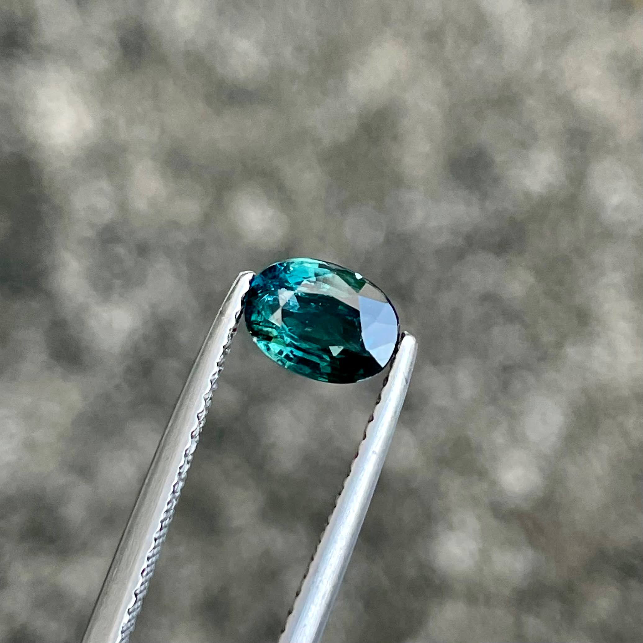 1.06 Carats Teal Sapphire Gem Oval Cut