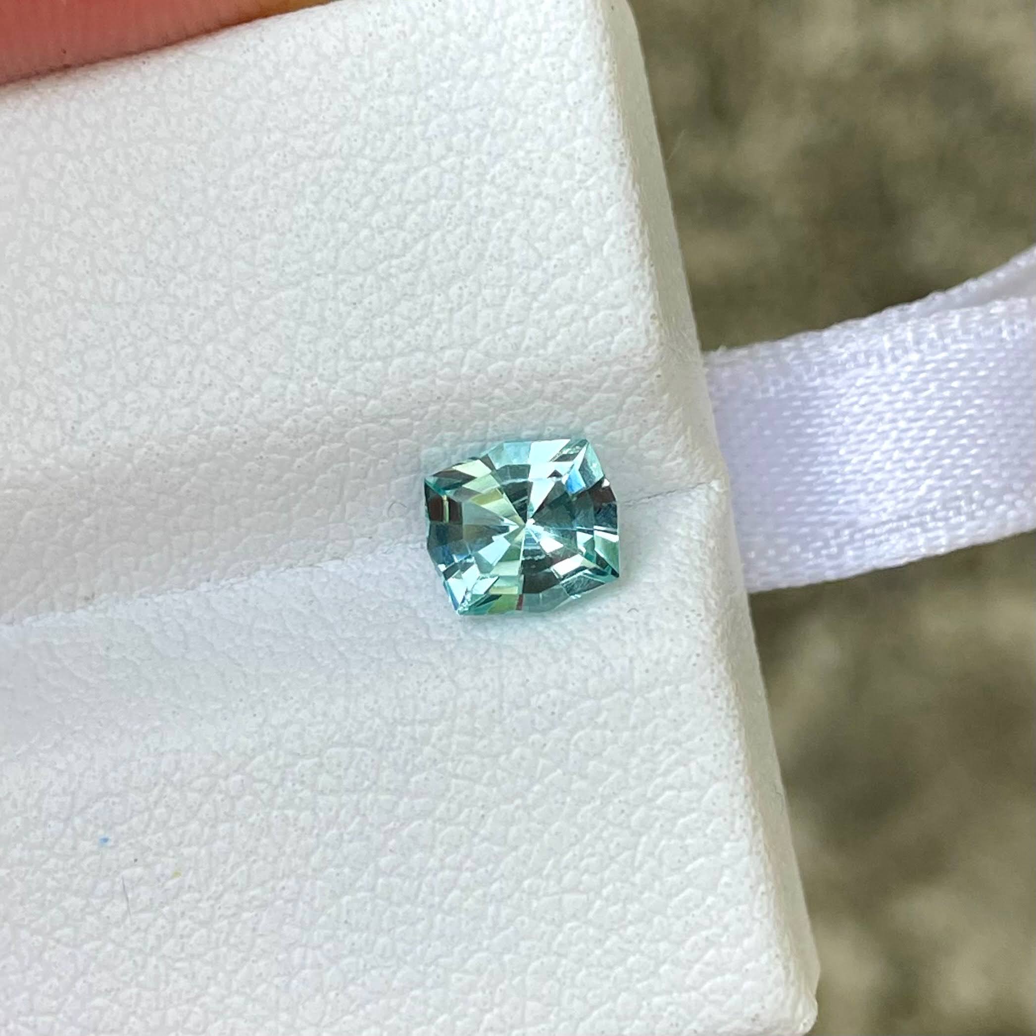 0.80 Carats Blue Aquamarine Gemstone