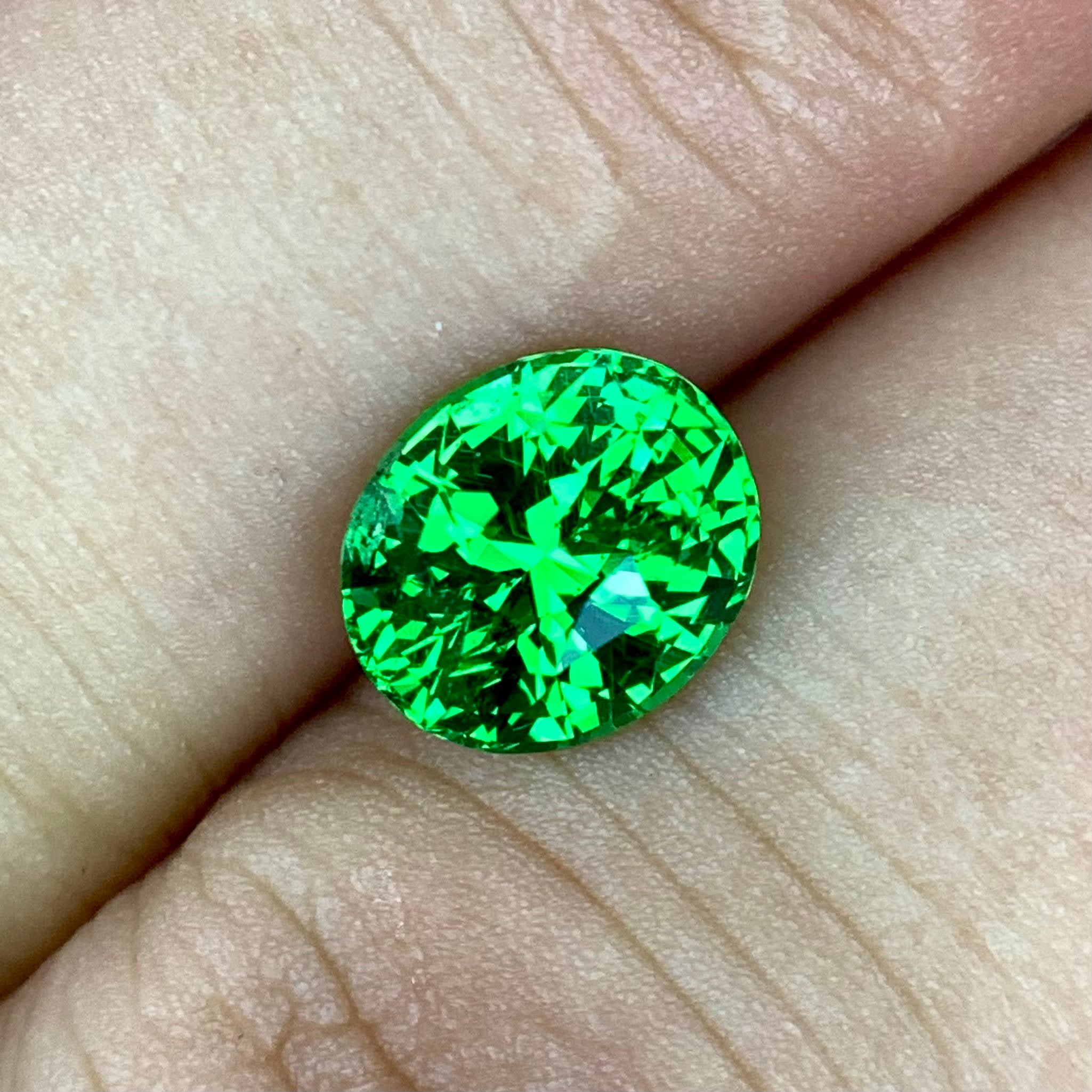 bright-green-tsavorite-garnet-2-25ct-tanzania-oval