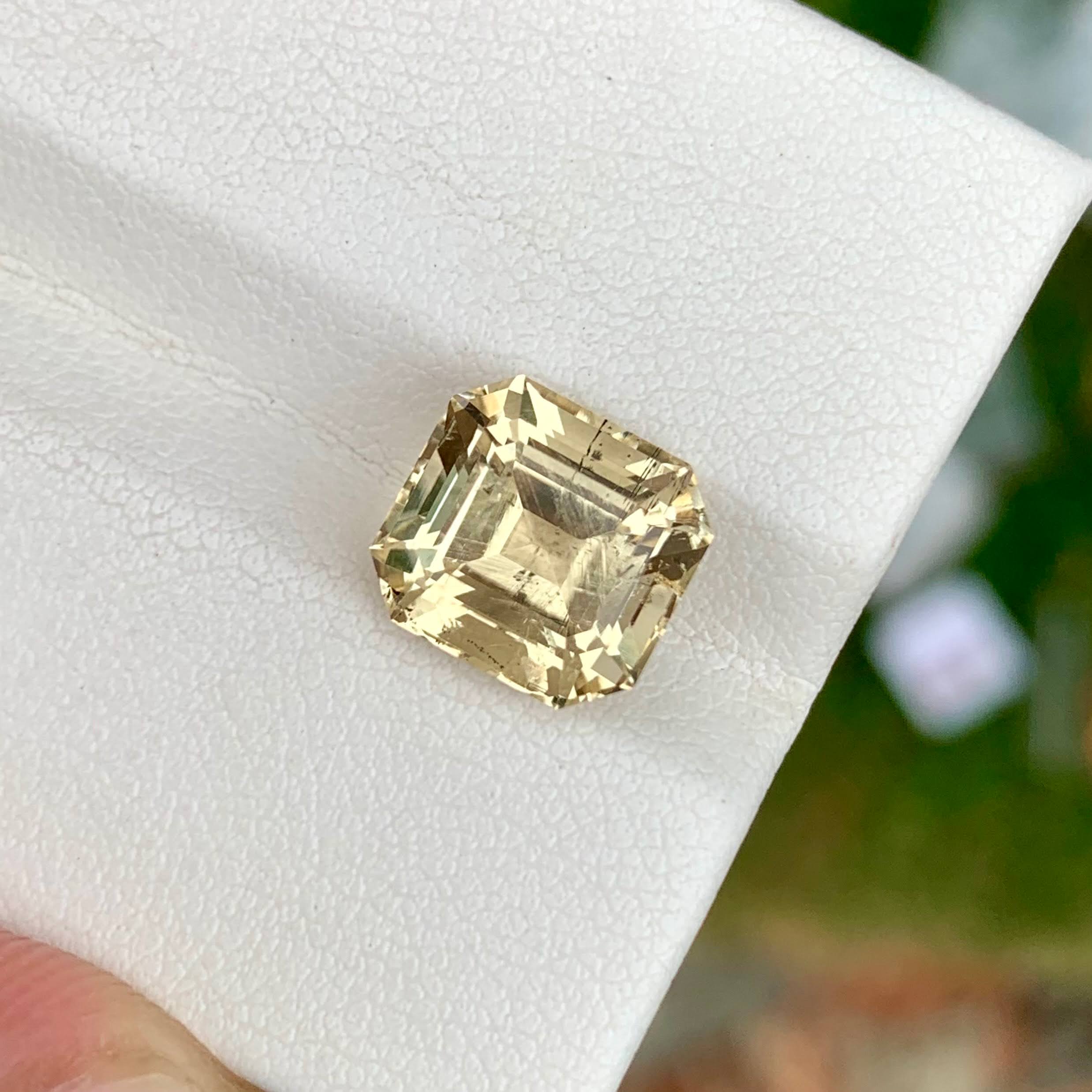 4.70 Carats Yellow Scapolite Stone