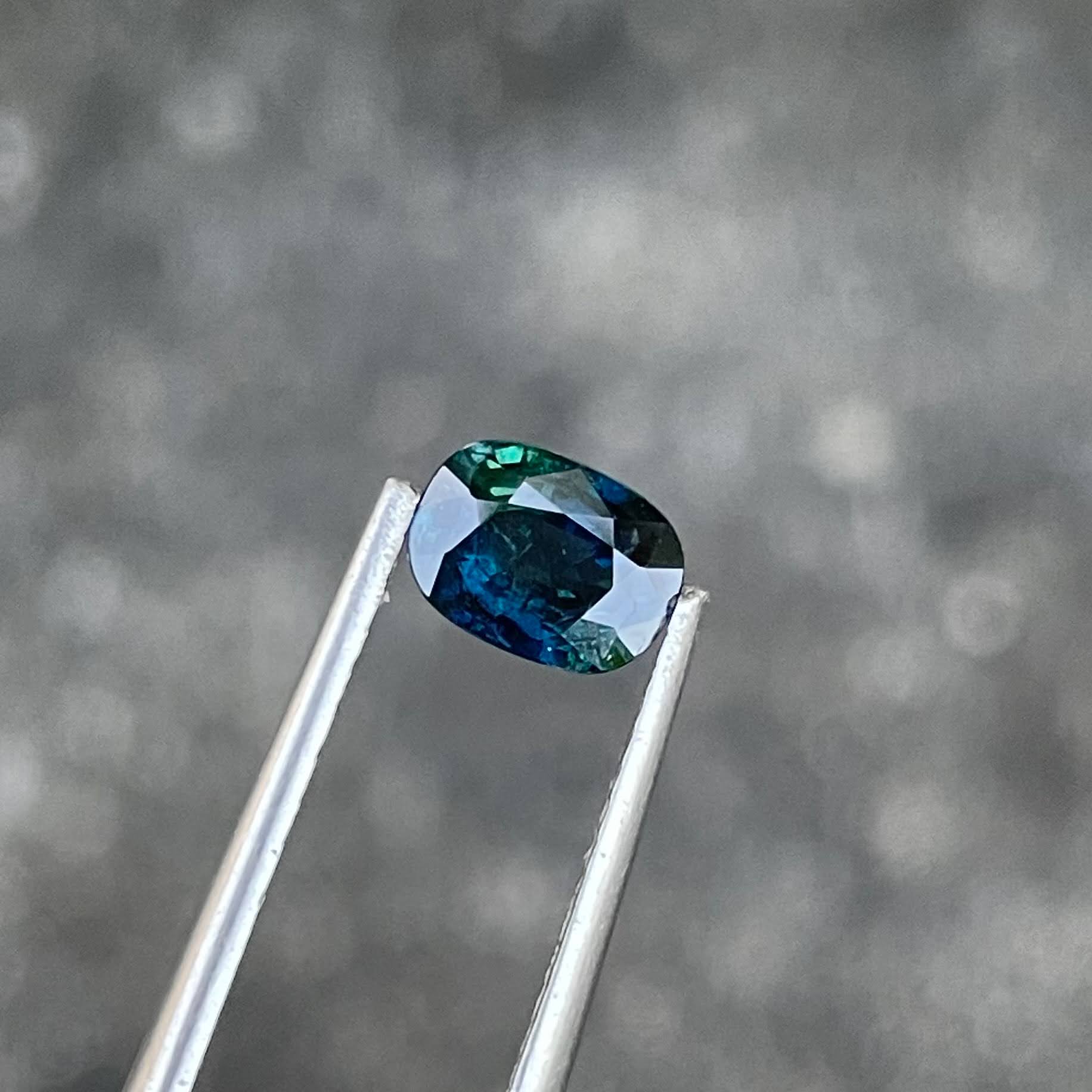 0.96 Carats Teal Sapphire Gem Oval Cut