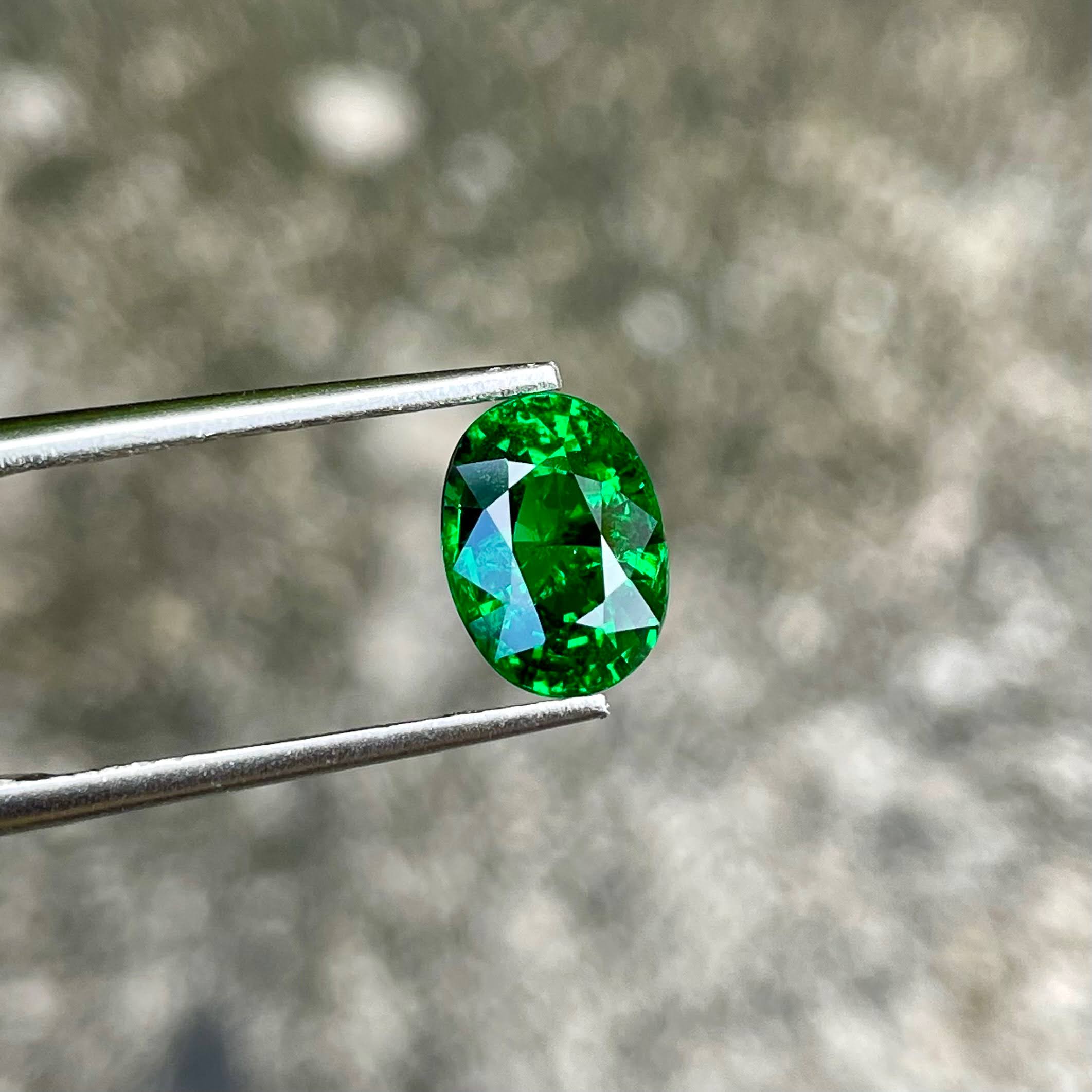 2.35 carats Green Tsavorite Garnet Gem