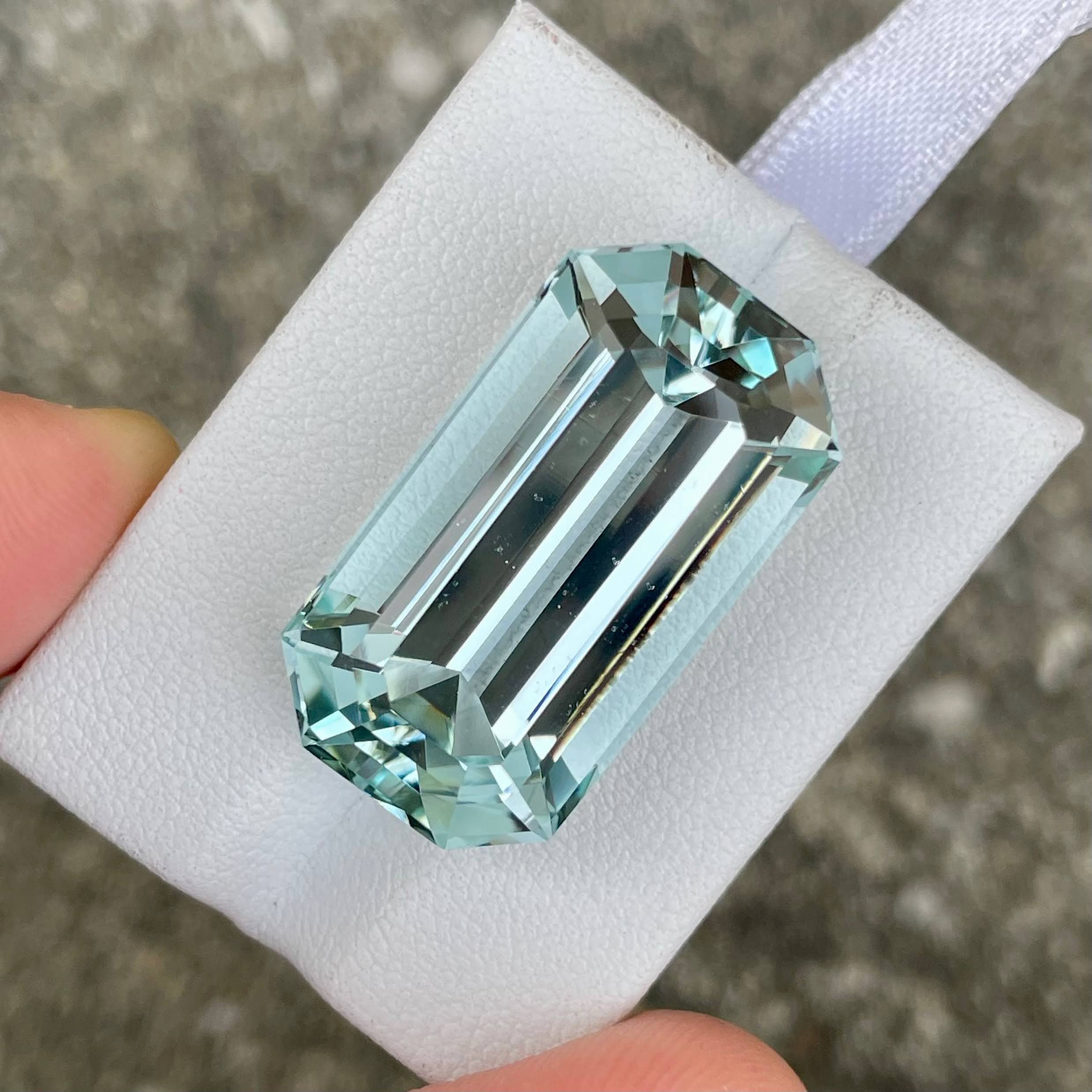 38.50 Carat Big Blue Aquamarine Stone